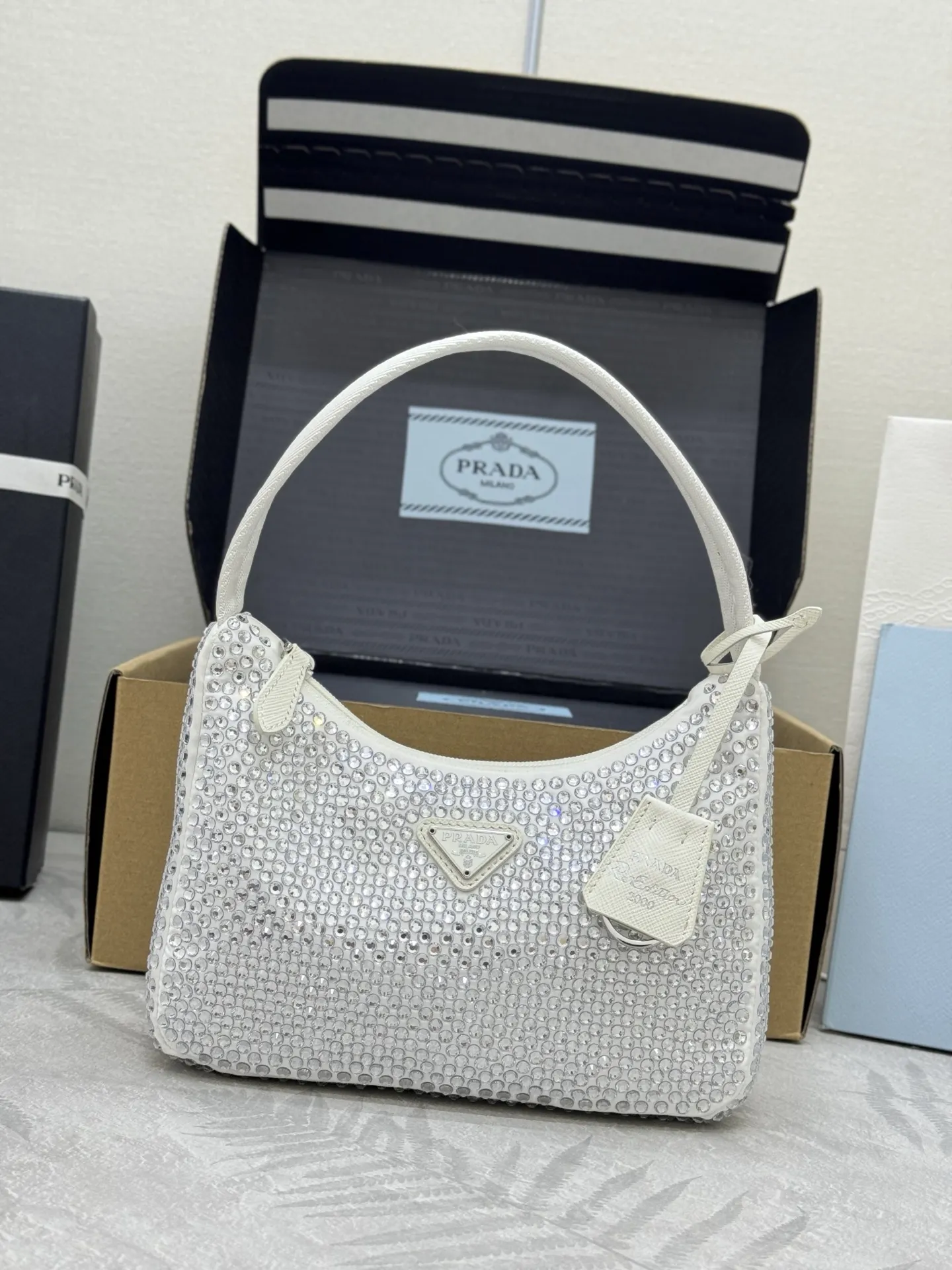 Hobo 2000 Crystal-Embellished Shoulder Bag D59011182