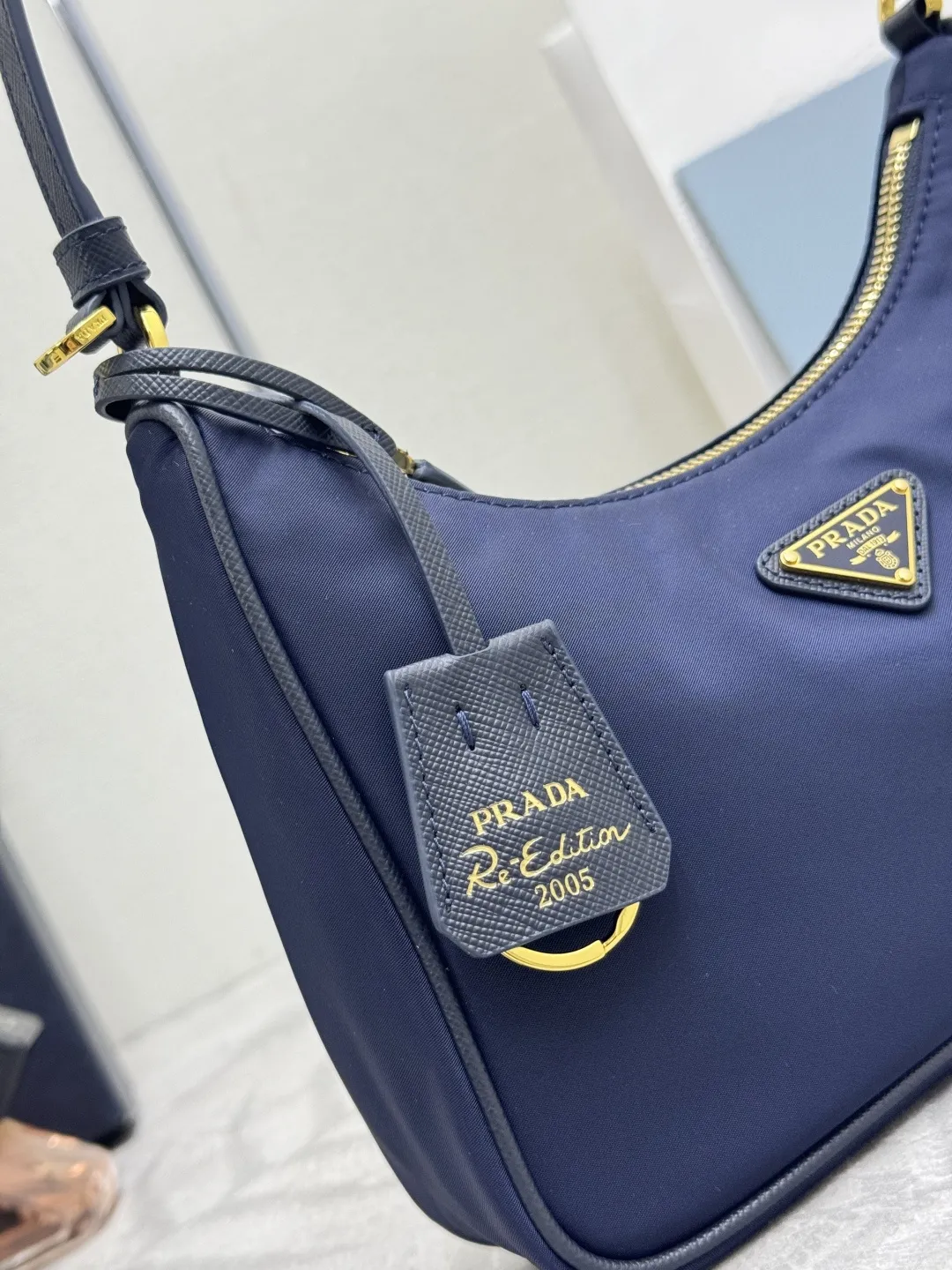 Re-Edition 2005 Nylon Hobo Bag D57011210 — view 5