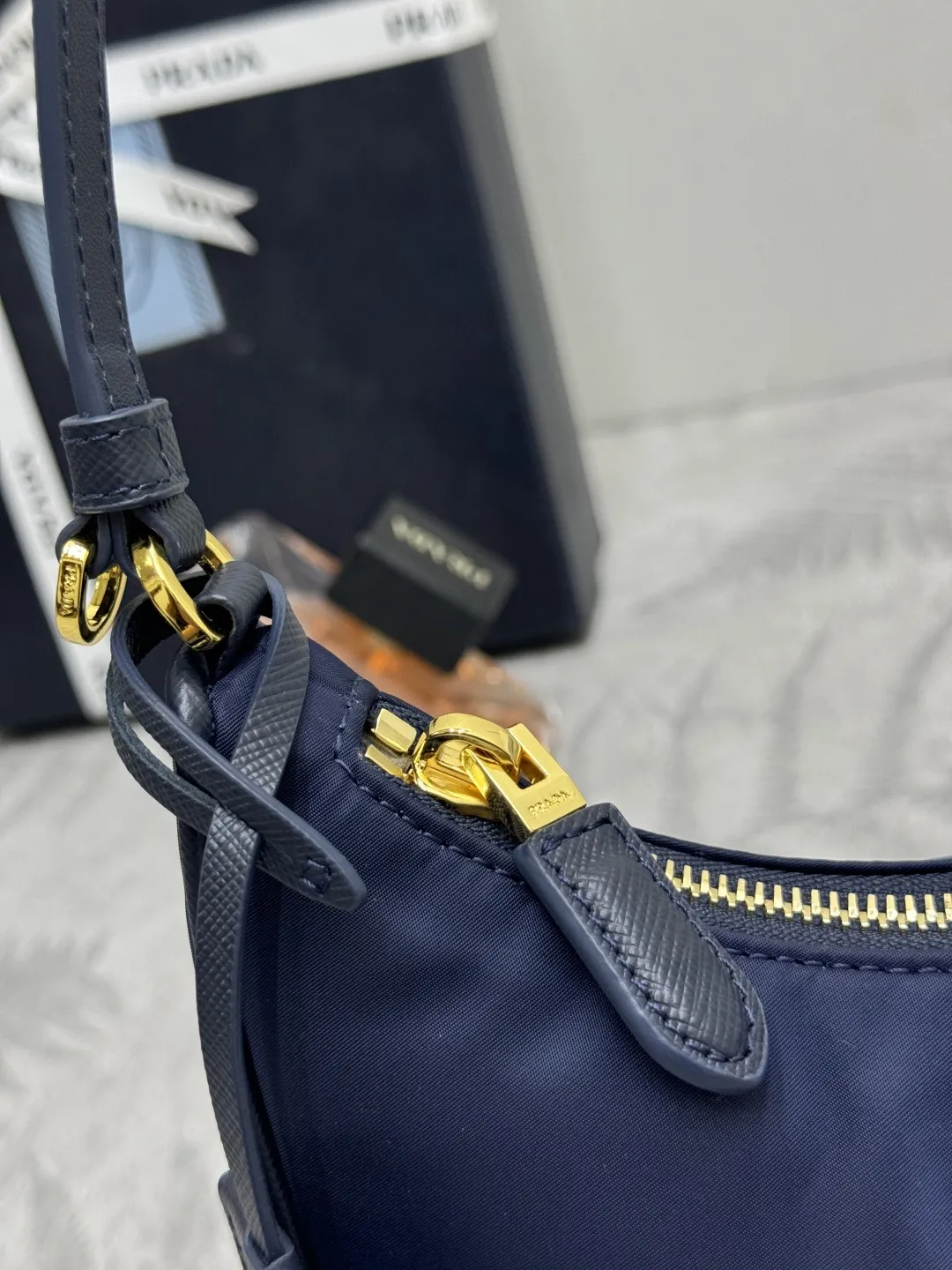 Re-Edition 2005 Nylon Hobo Bag D57011210 — view 6