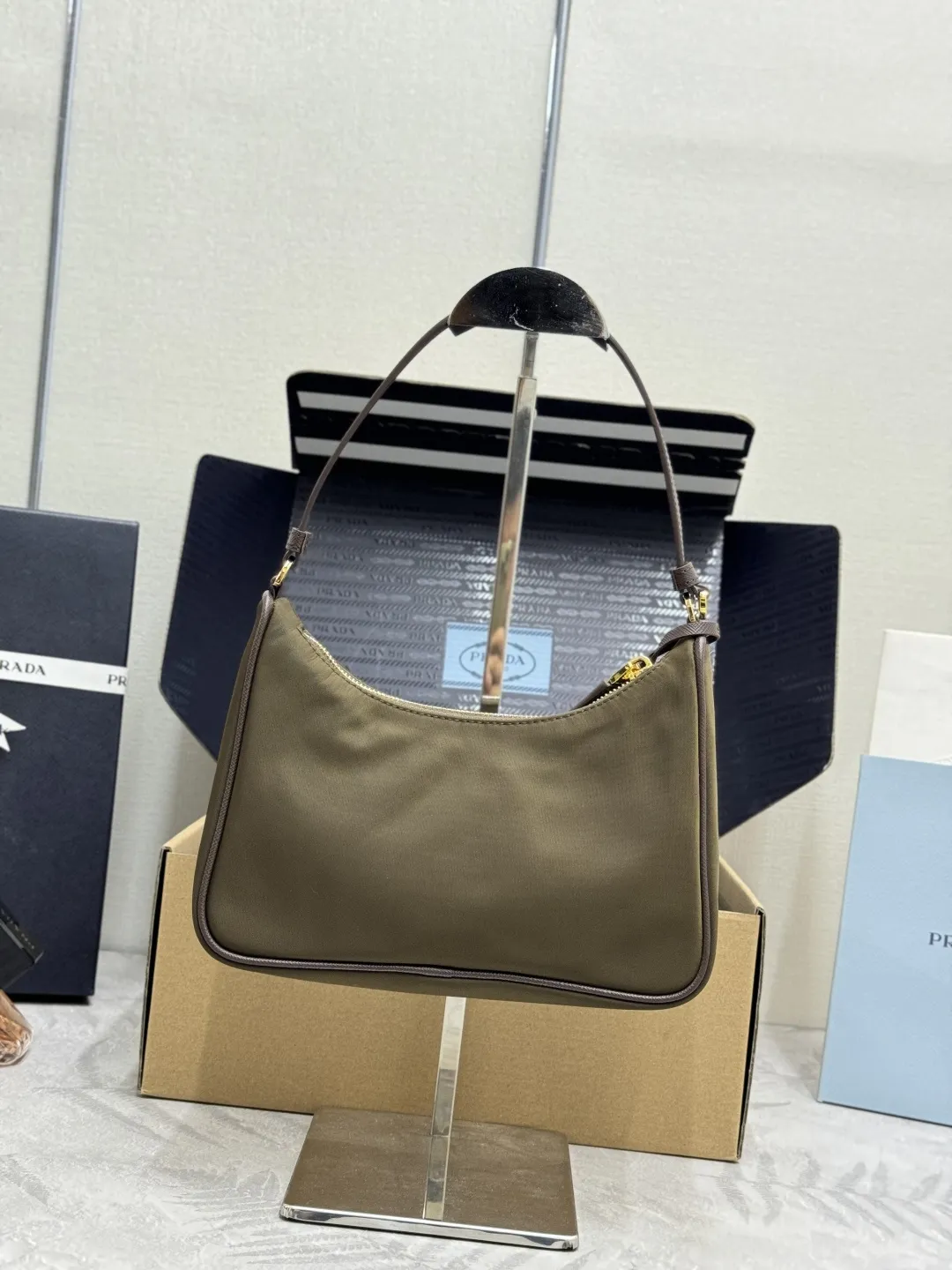Prada Re-Edition 2005 Hobo Shoulder Bag D57011211 — view 2