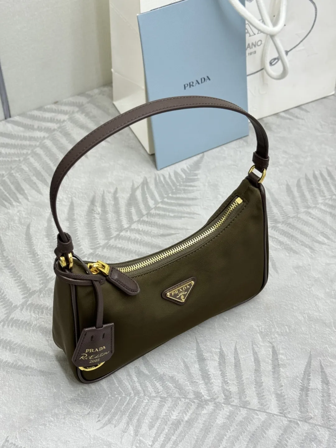 Prada Re-Edition 2005 Hobo Shoulder Bag D57011211 — view 3