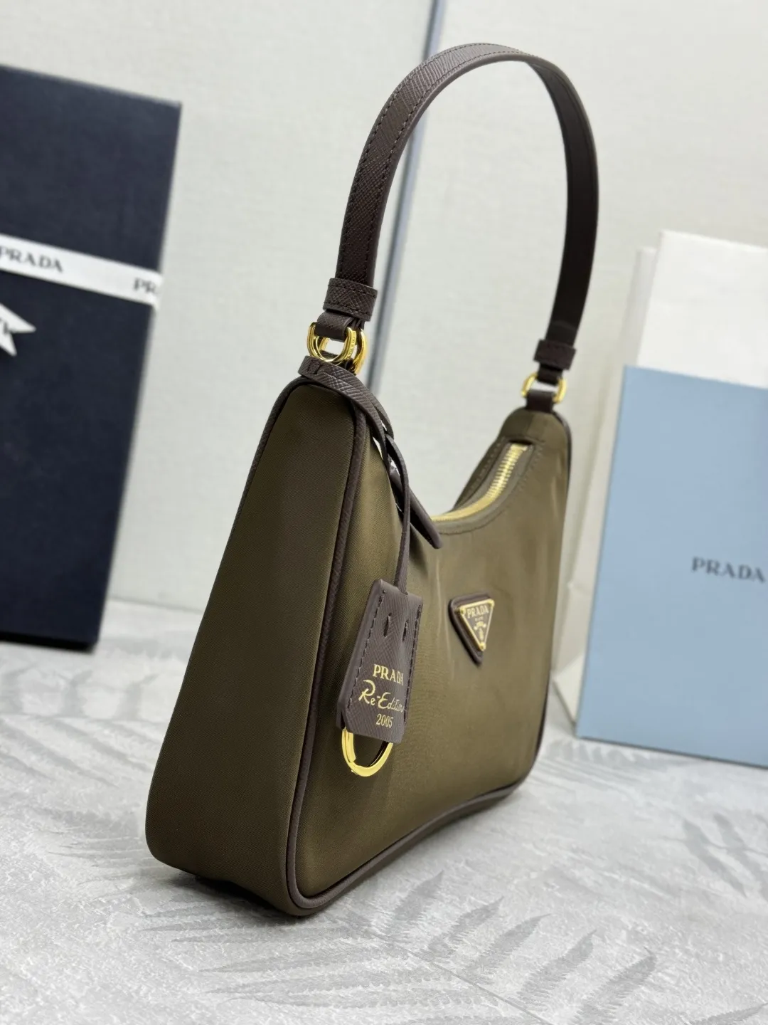 Prada Re-Edition 2005 Hobo Shoulder Bag D57011211 — view 4