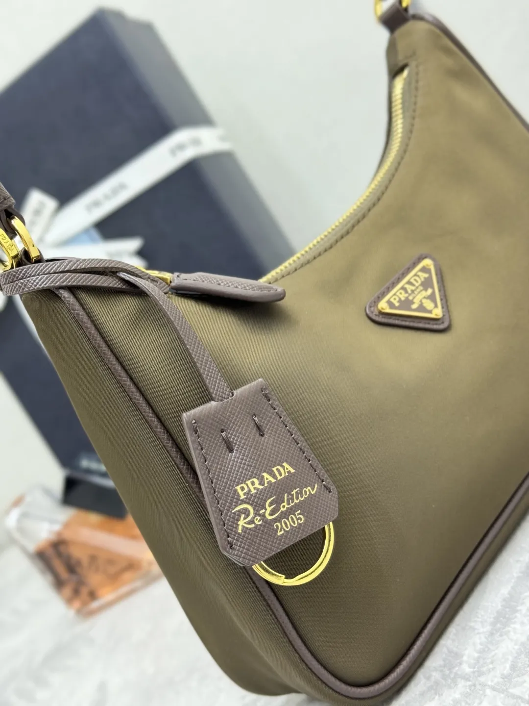 Prada Re-Edition 2005 Hobo Shoulder Bag D57011211 — view 5