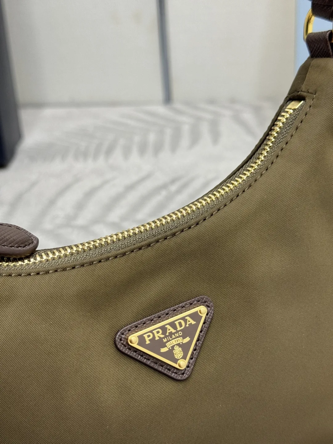 Prada Re-Edition 2005 Hobo Shoulder Bag D57011211 — view 7