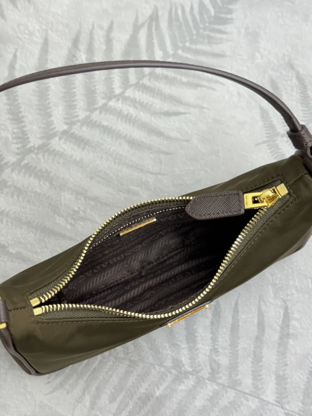 Prada Re-Edition 2005 Hobo Shoulder Bag D57011211 — view 8