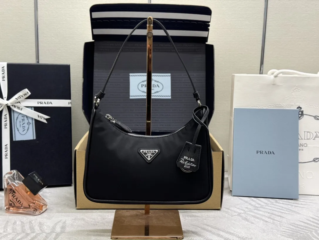 Prada Re-Edition 2005 Hobo Bag D57011212