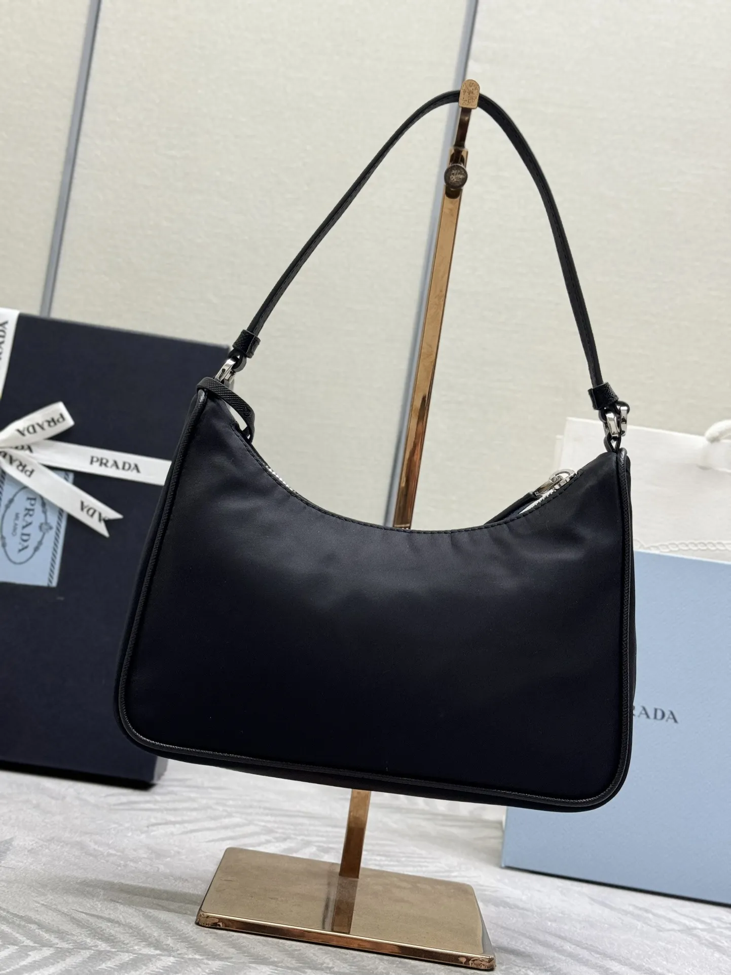 Prada Re-Edition 2005 Hobo Bag D57011212 — view 3