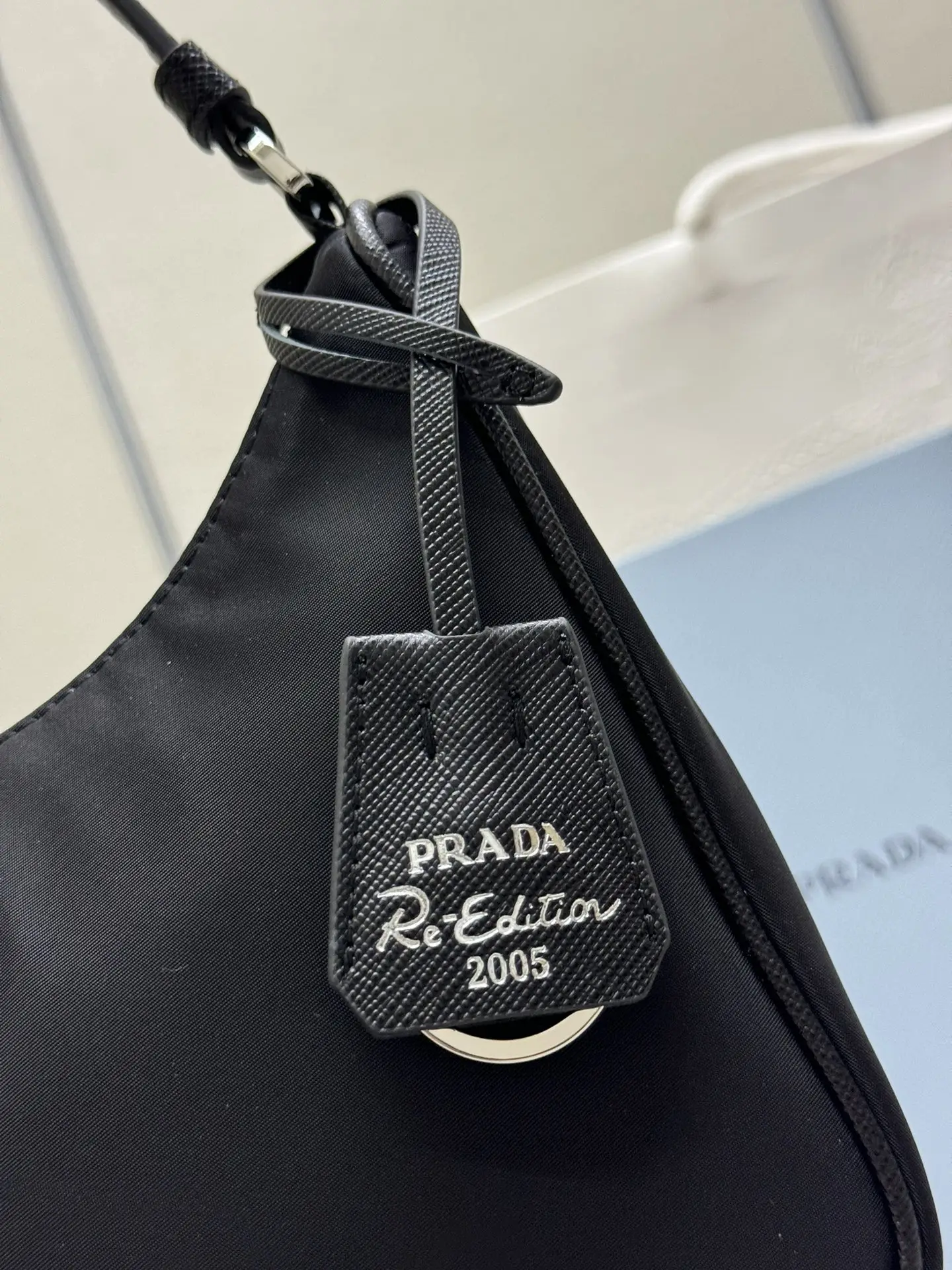 Prada Re-Edition 2005 Hobo Bag D57011212 — view 4