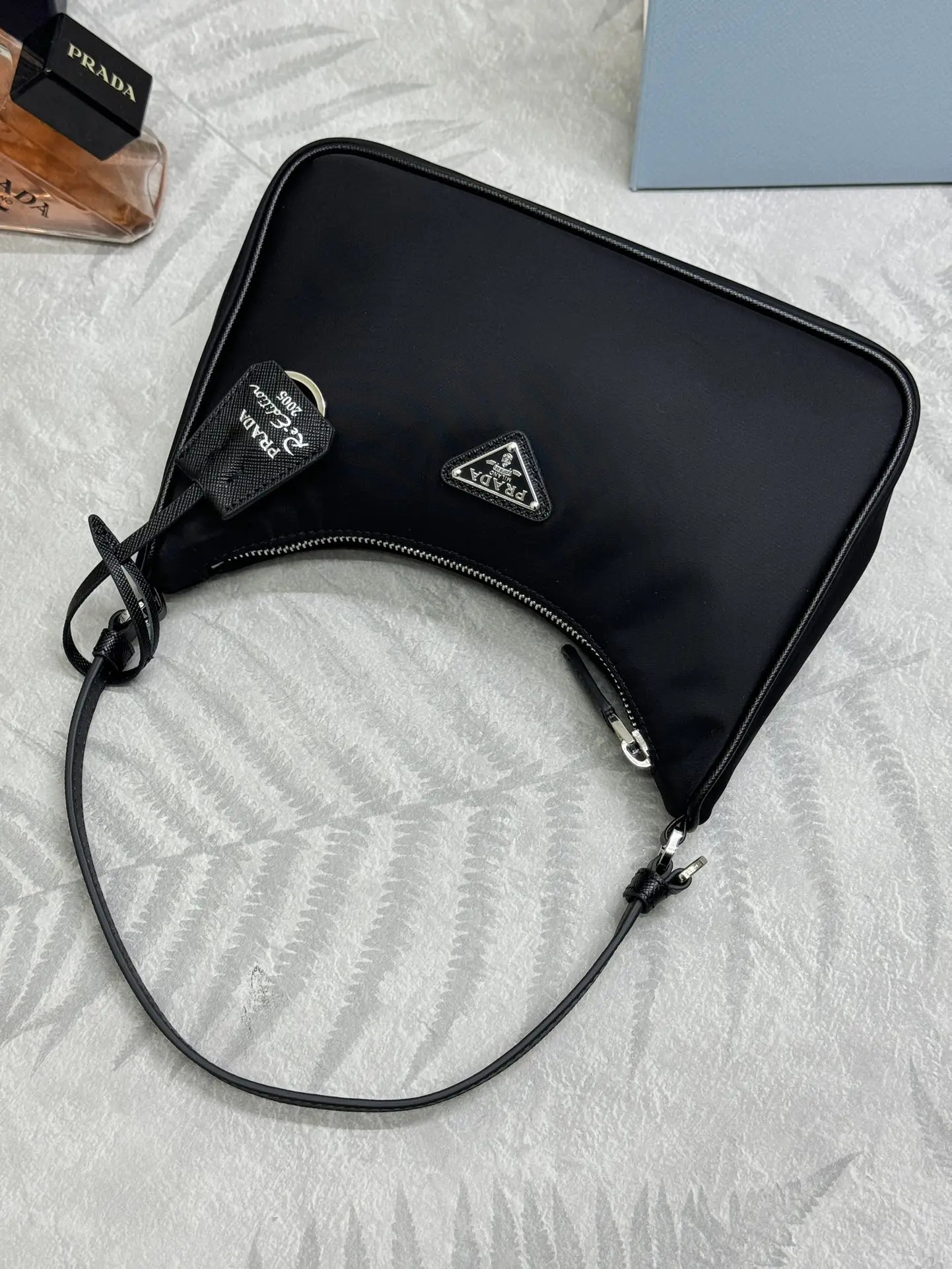 Prada Re-Edition 2005 Hobo Bag D57011212 — view 5