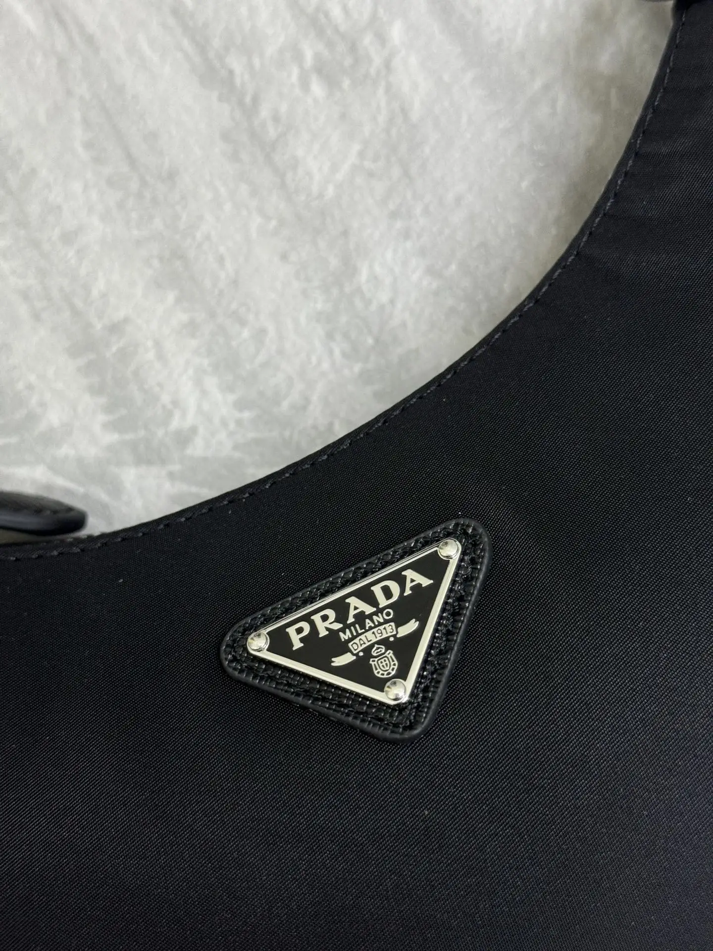 Prada Re-Edition 2005 Hobo Bag D57011212 — view 7