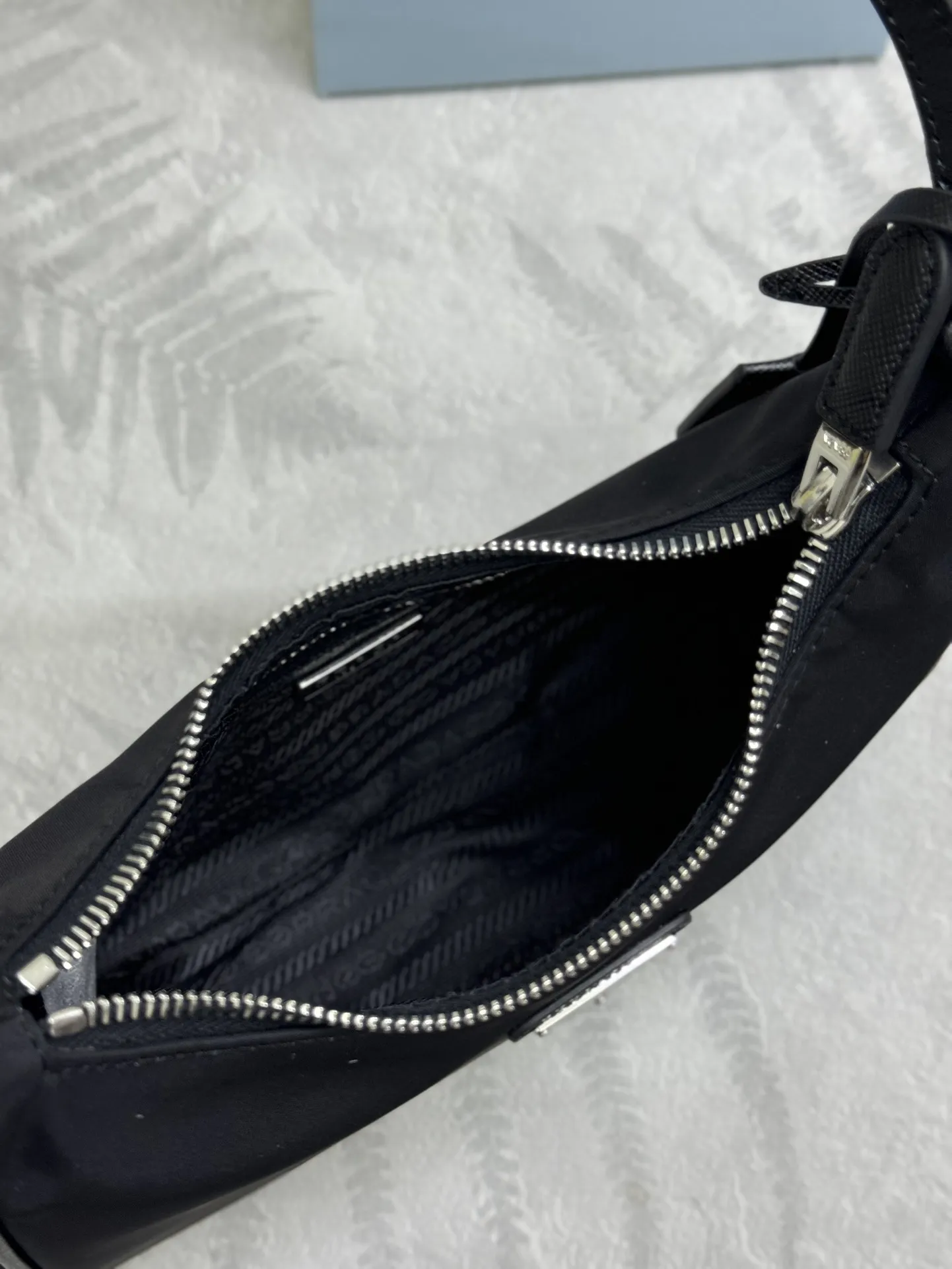 Prada Re-Edition 2005 Hobo Bag D57011212 — view 8