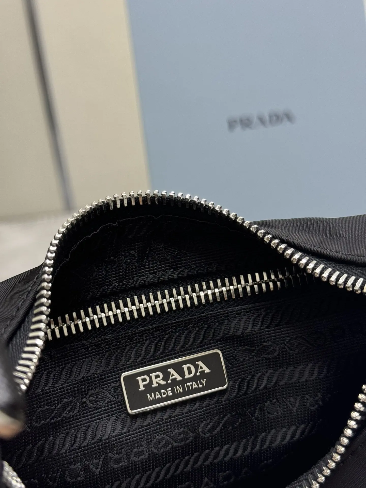 Prada Re-Edition 2005 Hobo Bag D57011212 — view 9