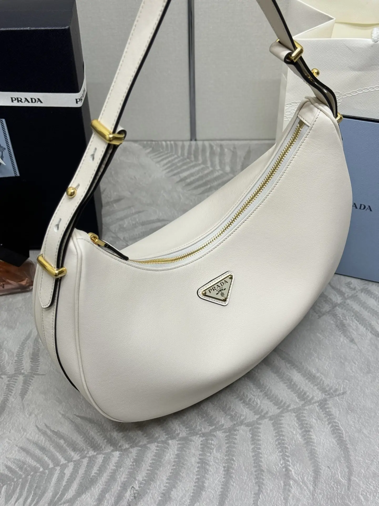 Moon Large Hobo Shoulder Bag D89011249 — view 4