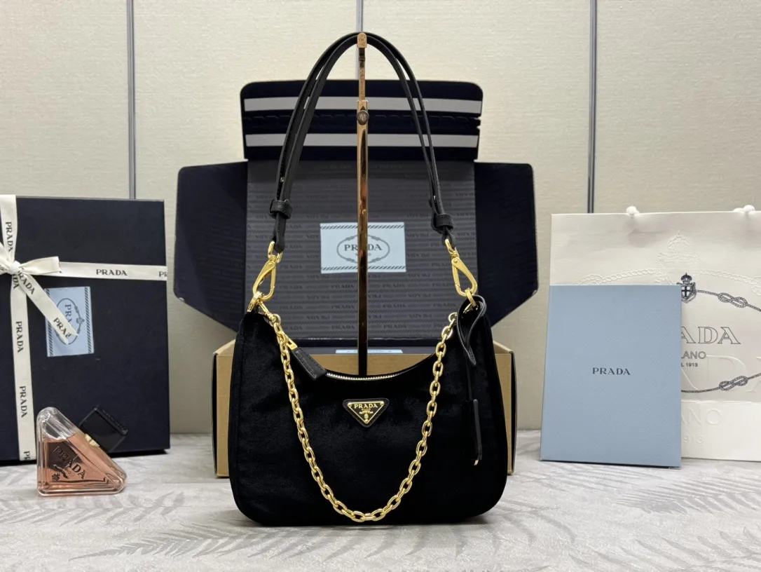 Velvet Hobo Shoulder Bag D71011251