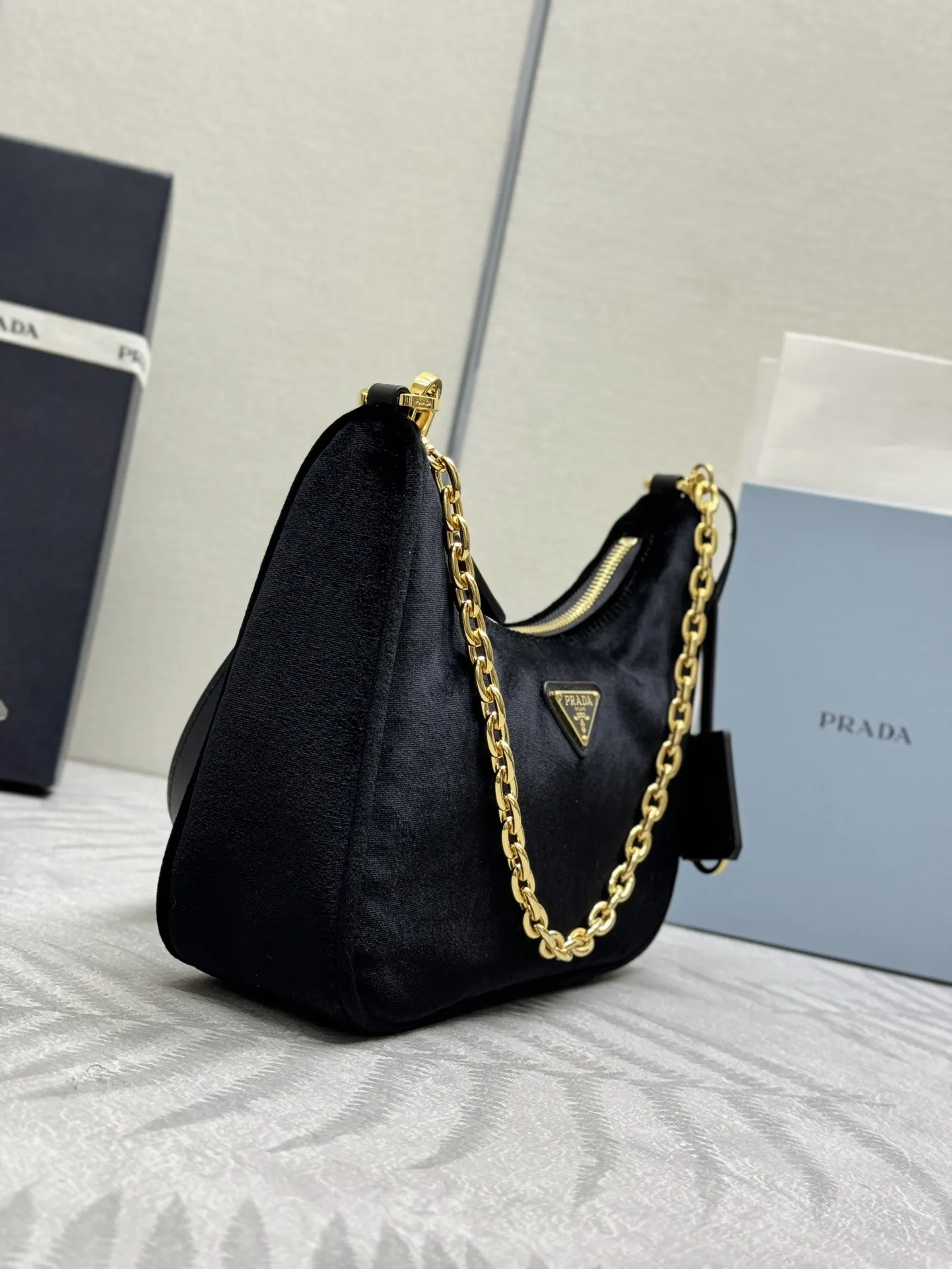 Velvet Hobo Shoulder Bag D71011251 — view 2