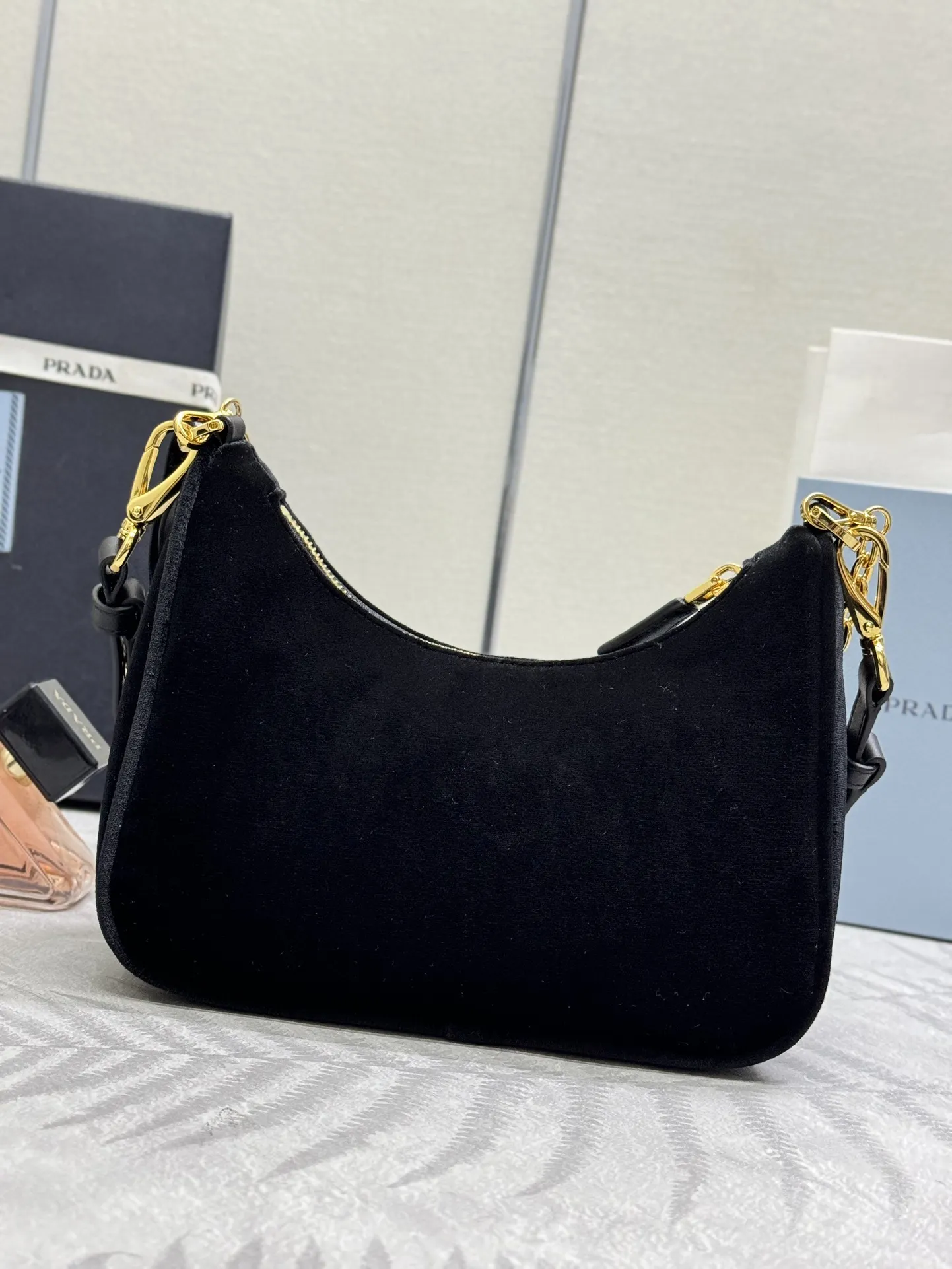 Velvet Hobo Shoulder Bag D71011251 — view 3
