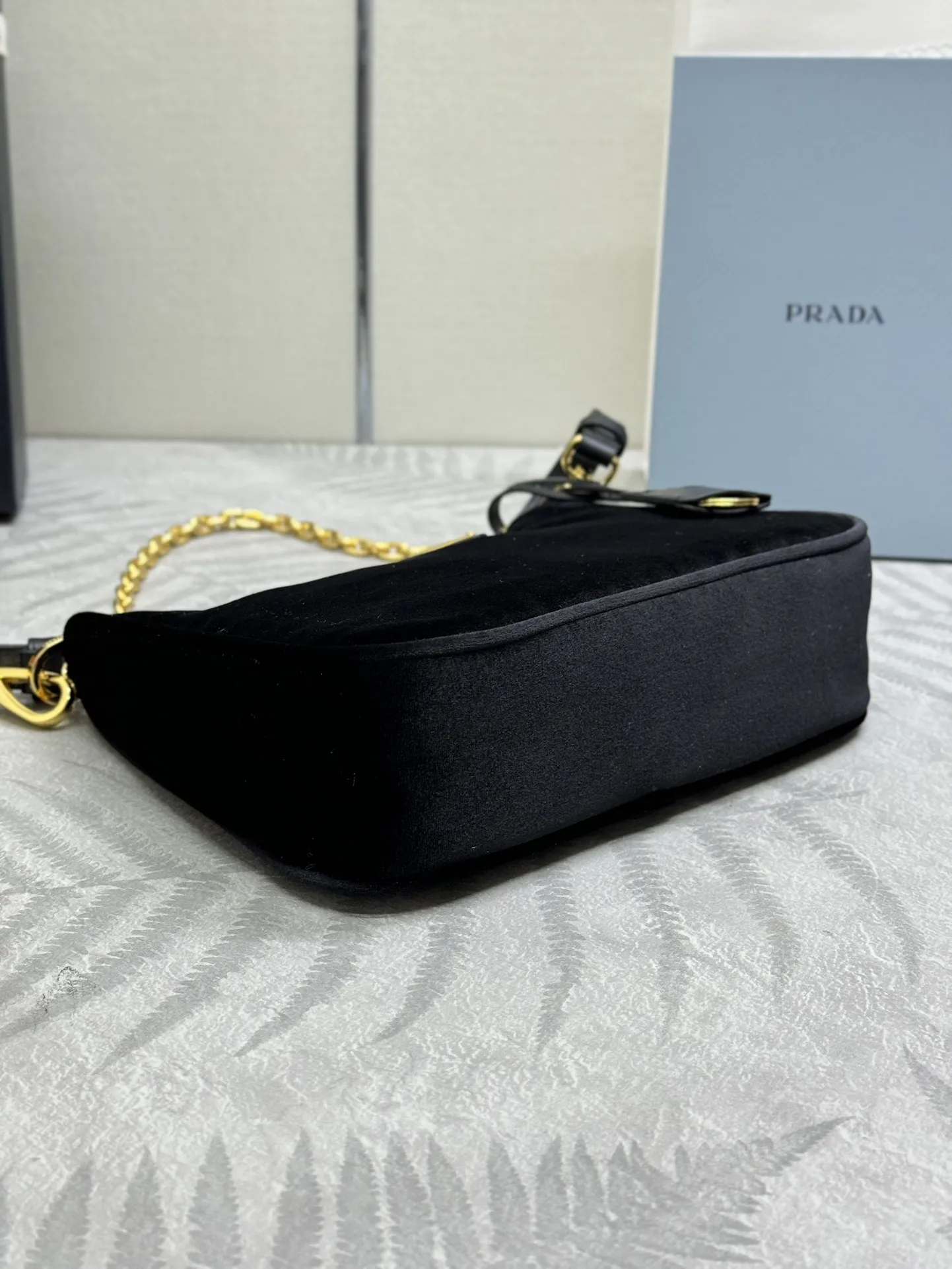 Velvet Hobo Shoulder Bag D71011251 — view 5
