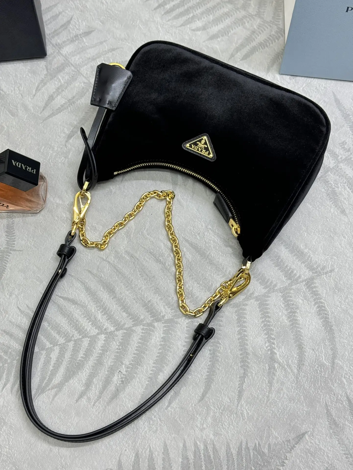 Velvet Hobo Shoulder Bag D71011251 — view 6