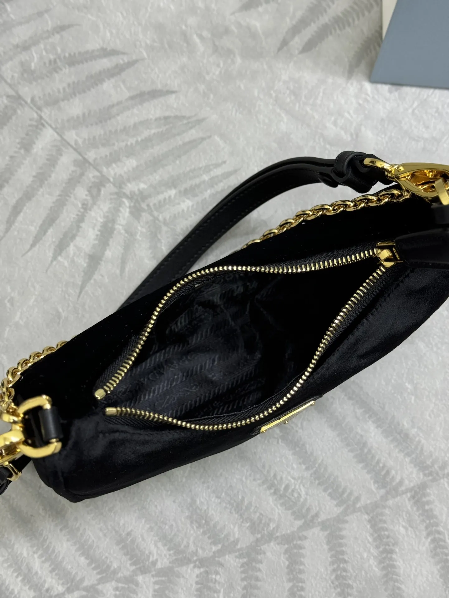Velvet Hobo Shoulder Bag D71011251 — view 8