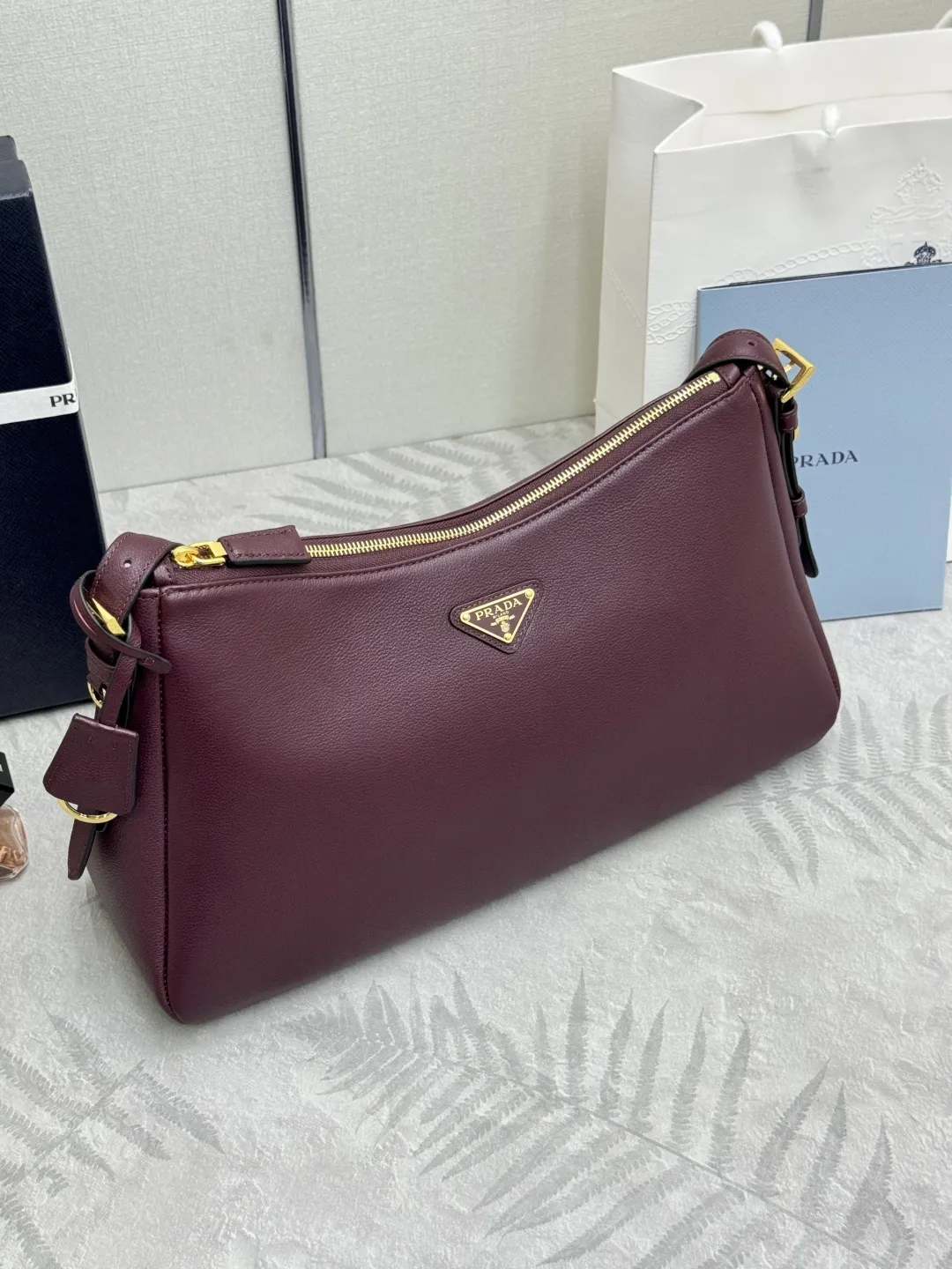 Aimee Hobo Shoulder Bag in Grained Leather D107011257 — view 4