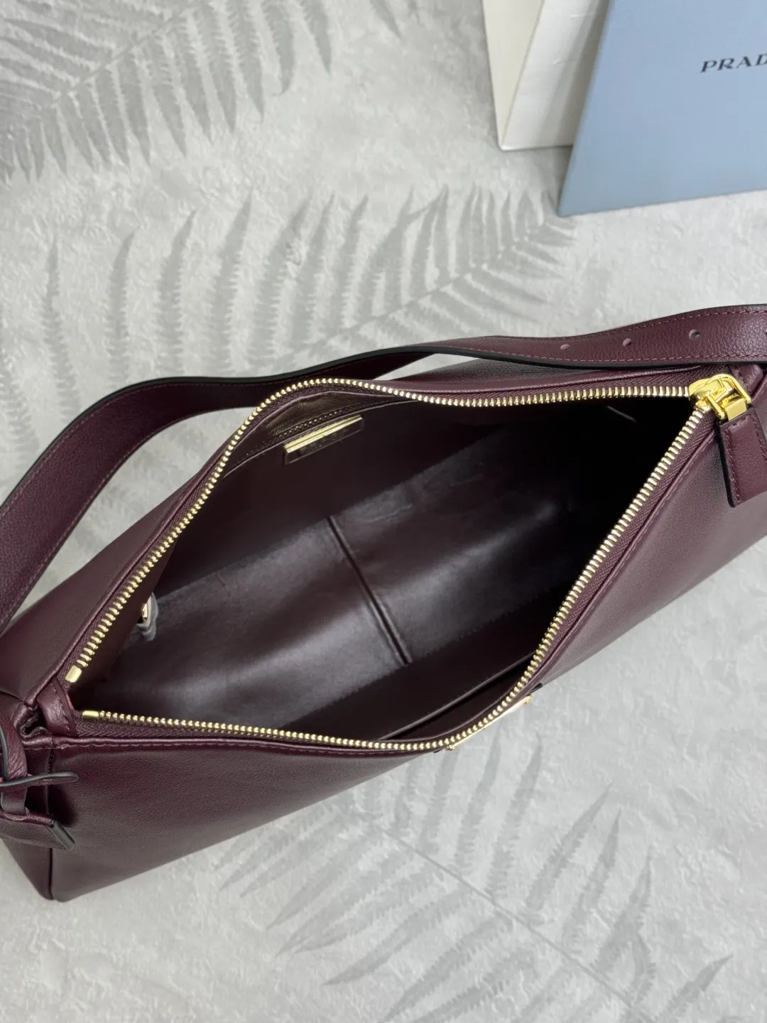 Aimee Hobo Shoulder Bag in Grained Leather D107011257 — view 8