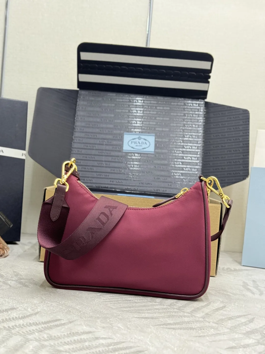 Re-Edition 2005 Nylon Hobo Bag D69011260 — view 2