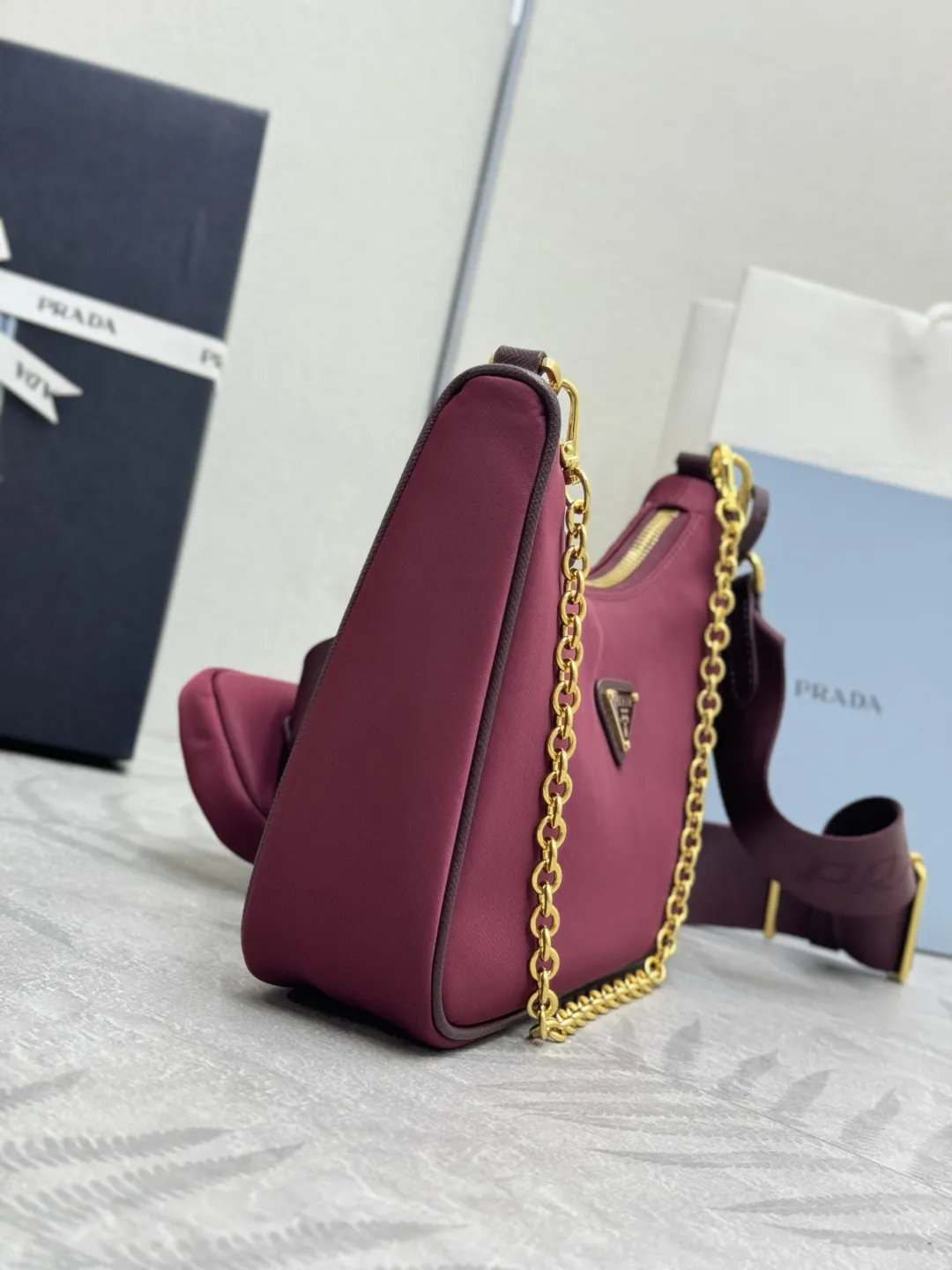 Re-Edition 2005 Nylon Hobo Bag D69011260 — view 4