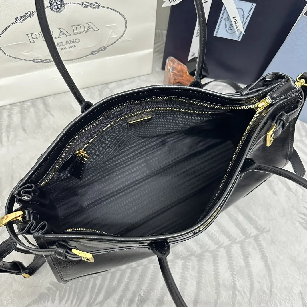 Soft Lux Oiled Wax Leather Tote Bag D115011271 — view 8
