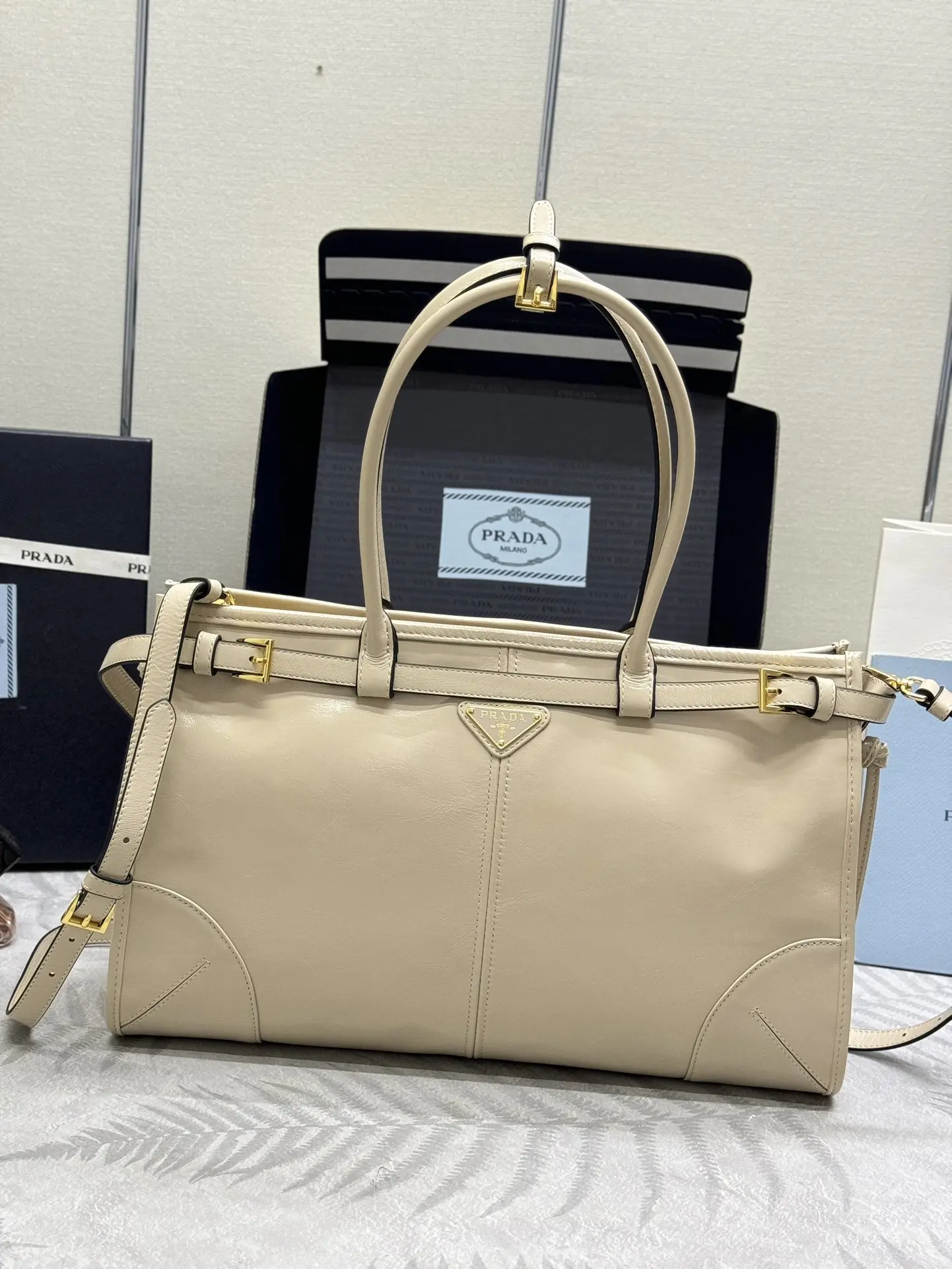 Soft Lux Oiled Leather Top-Handle Tote Bag D115011273