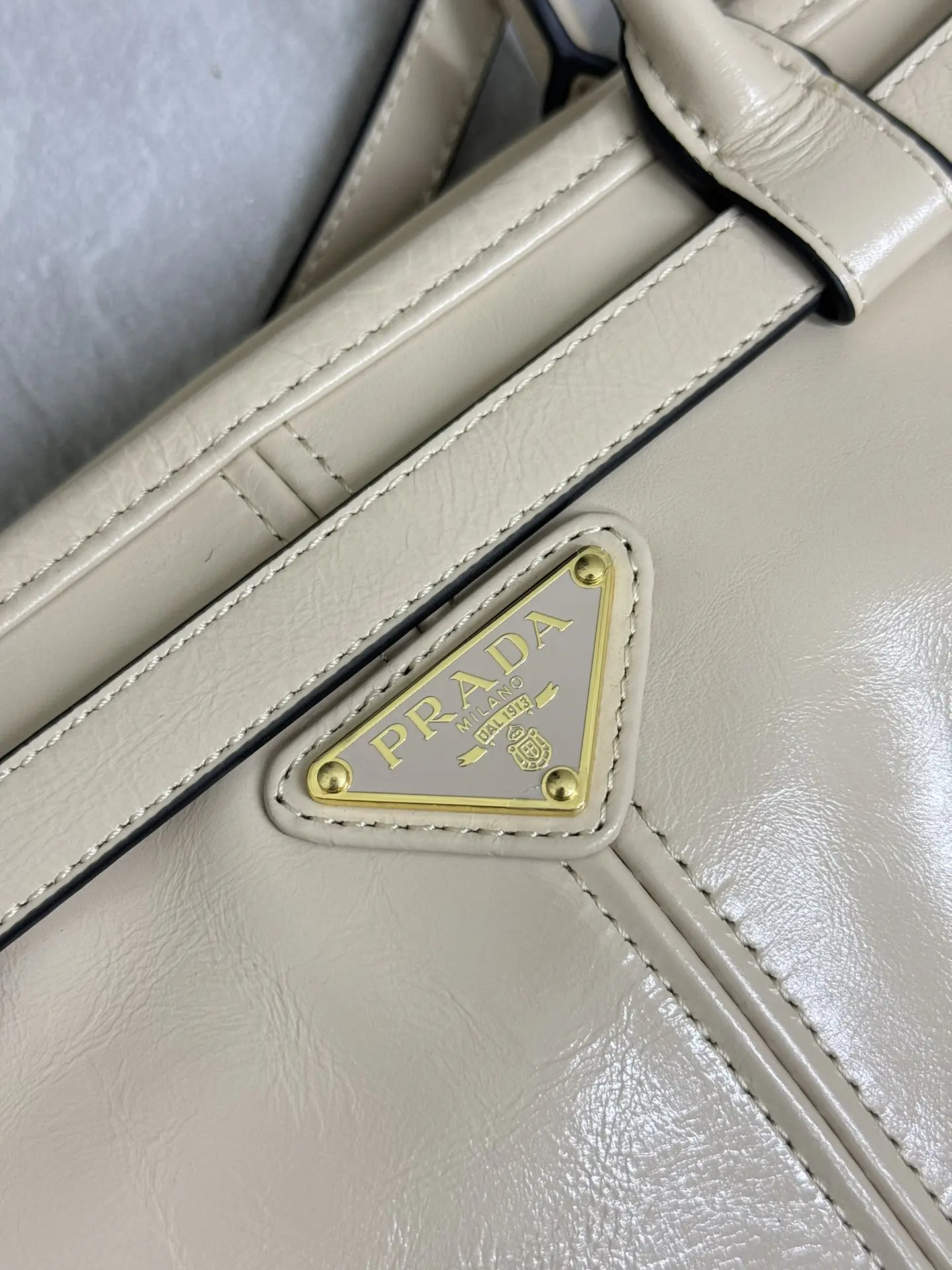Soft Lux Oiled Leather Top-Handle Tote Bag D115011273 — view 7
