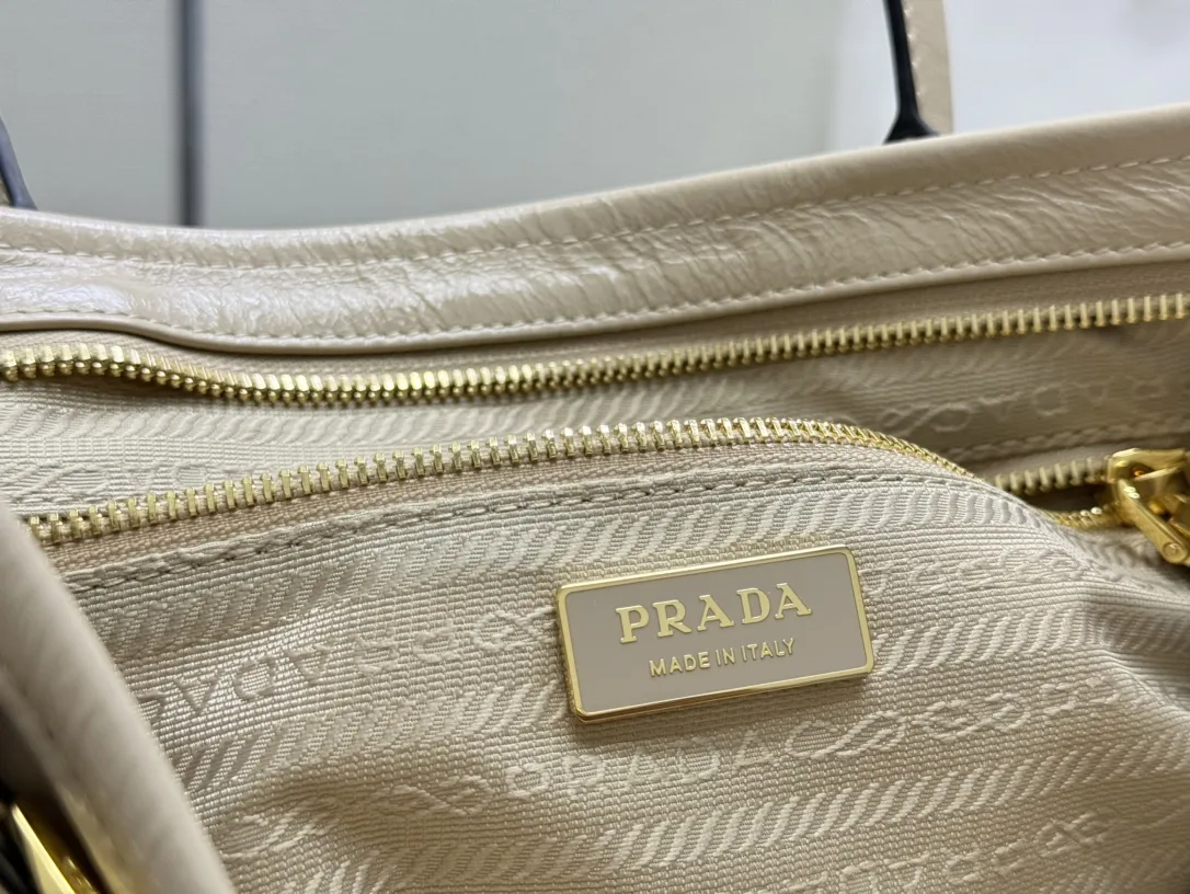 Soft Lux Oiled Leather Top-Handle Tote Bag D115011273 — view 9