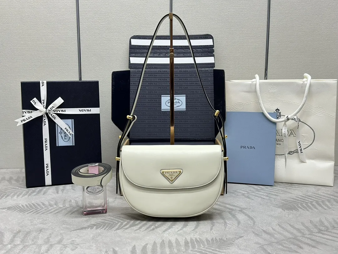 Moon Leather Shoulder Bag D93011278