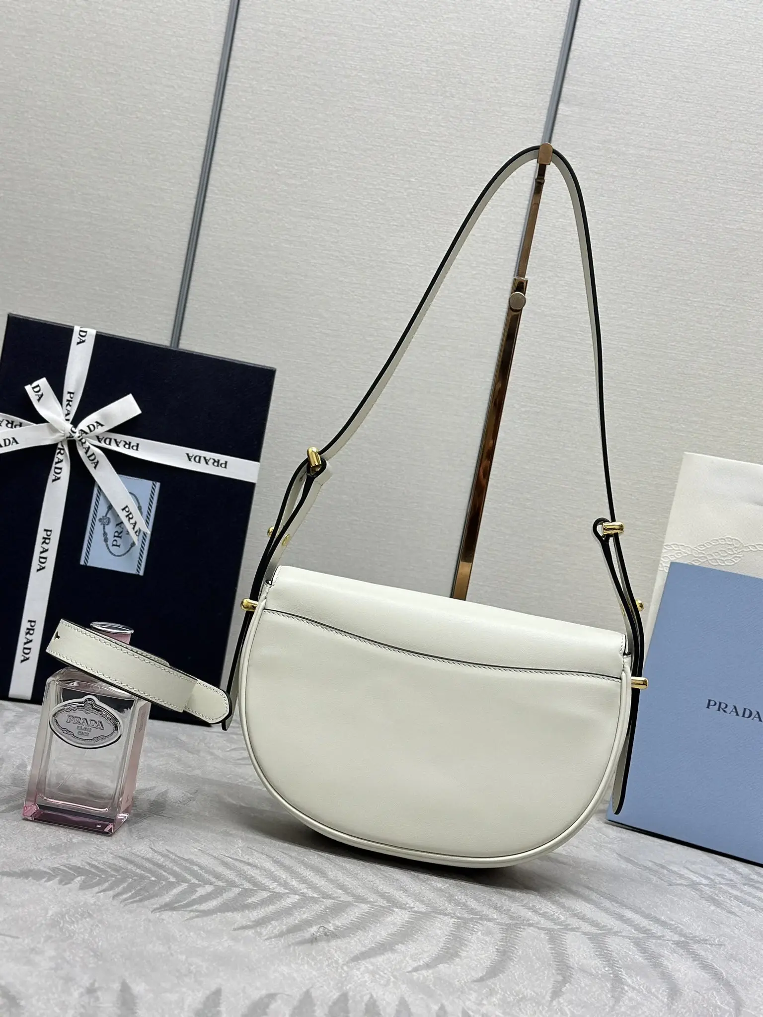 Moon Leather Shoulder Bag D93011278 — view 2