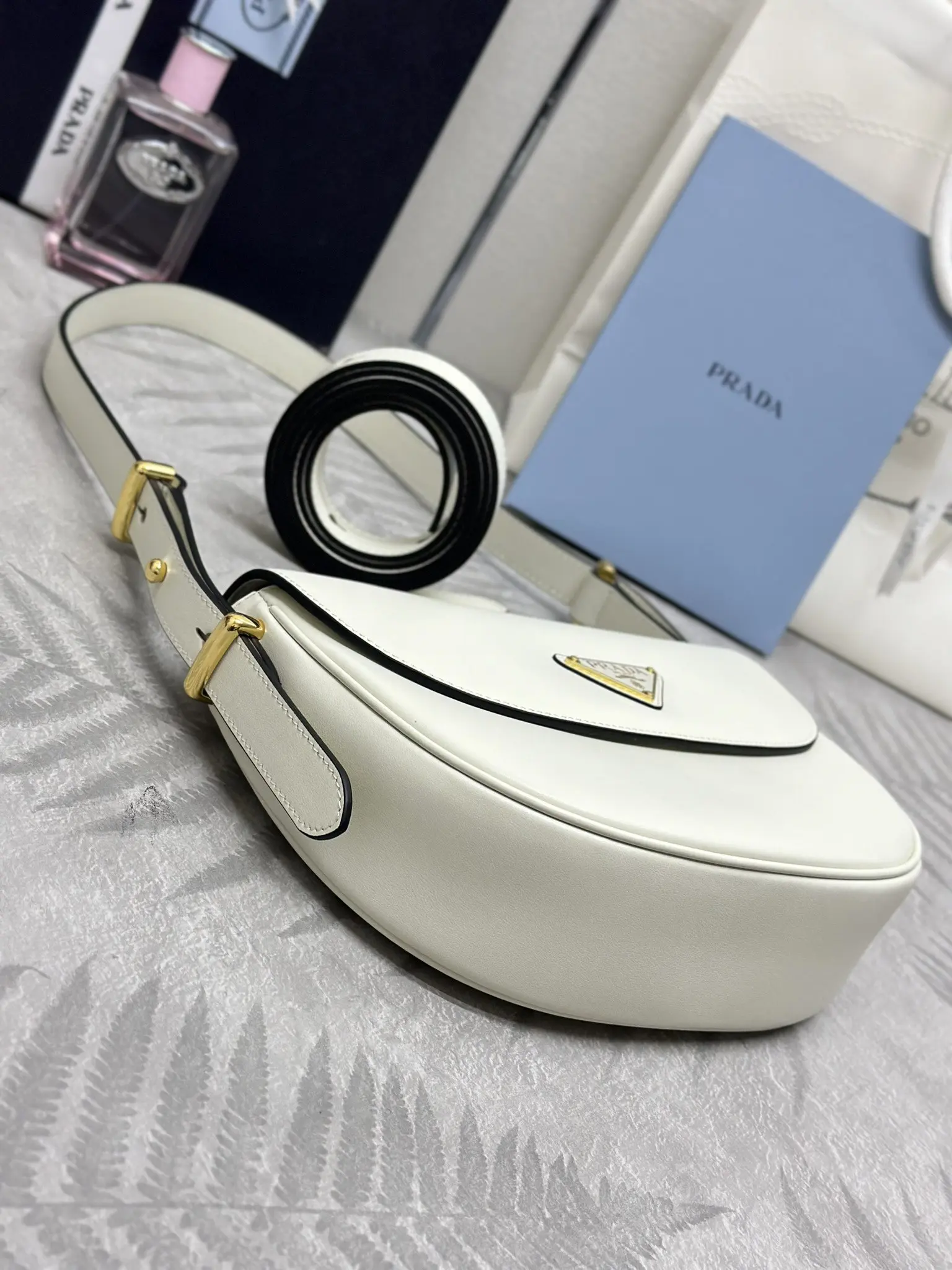 Moon Leather Shoulder Bag D93011278 — view 4