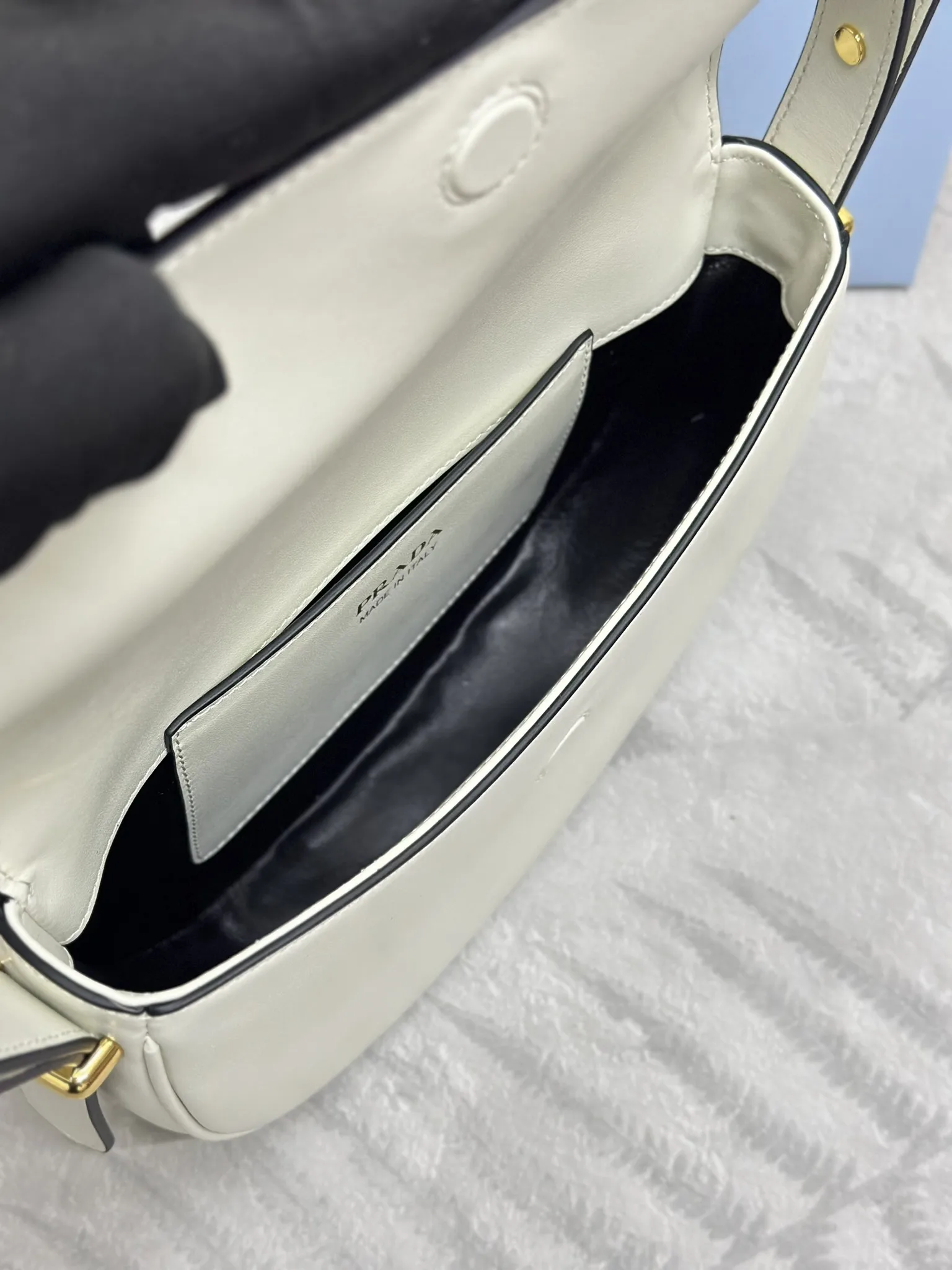 Moon Leather Shoulder Bag D93011278 — view 6
