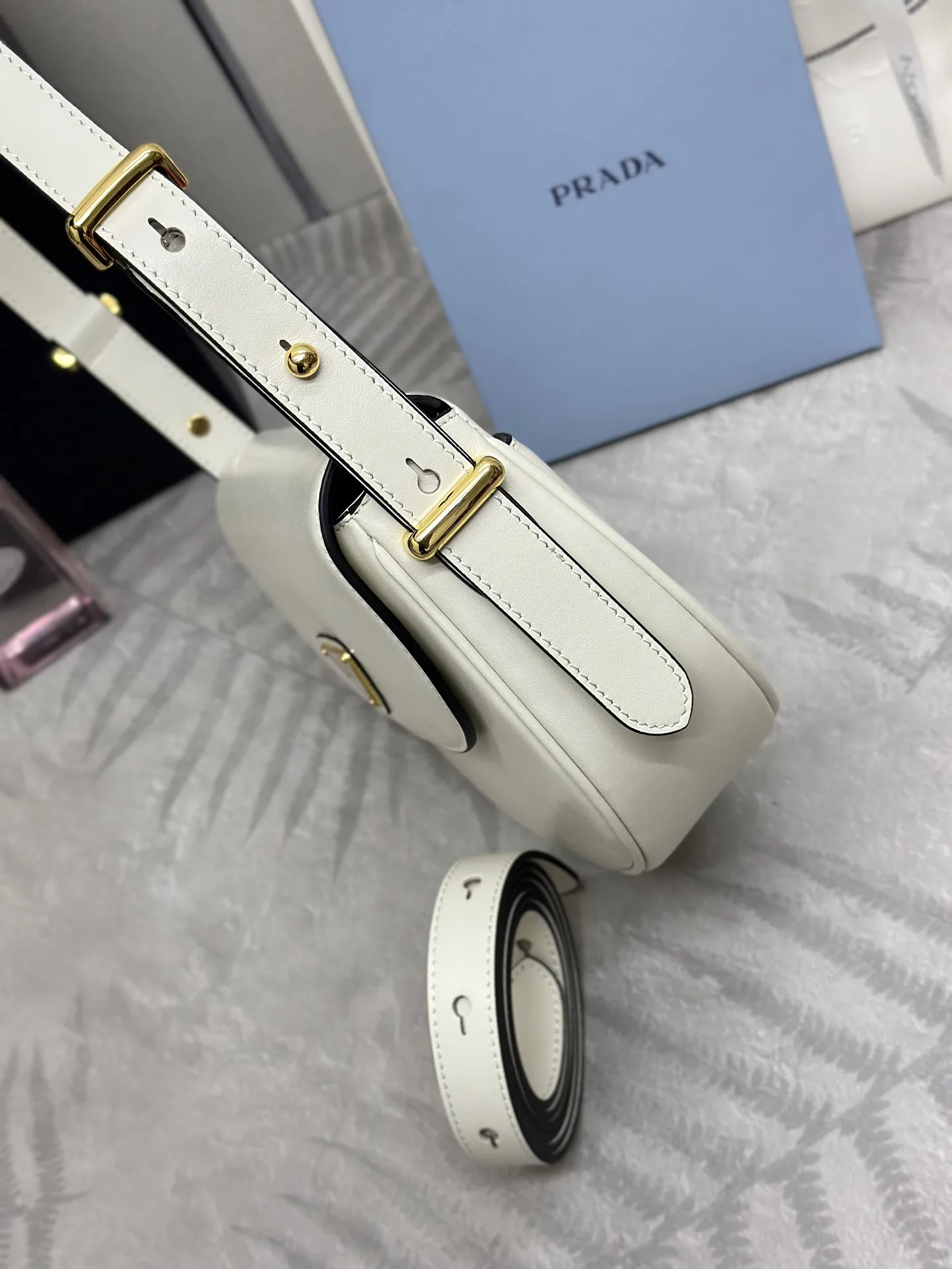 Moon Leather Shoulder Bag D93011278 — view 8