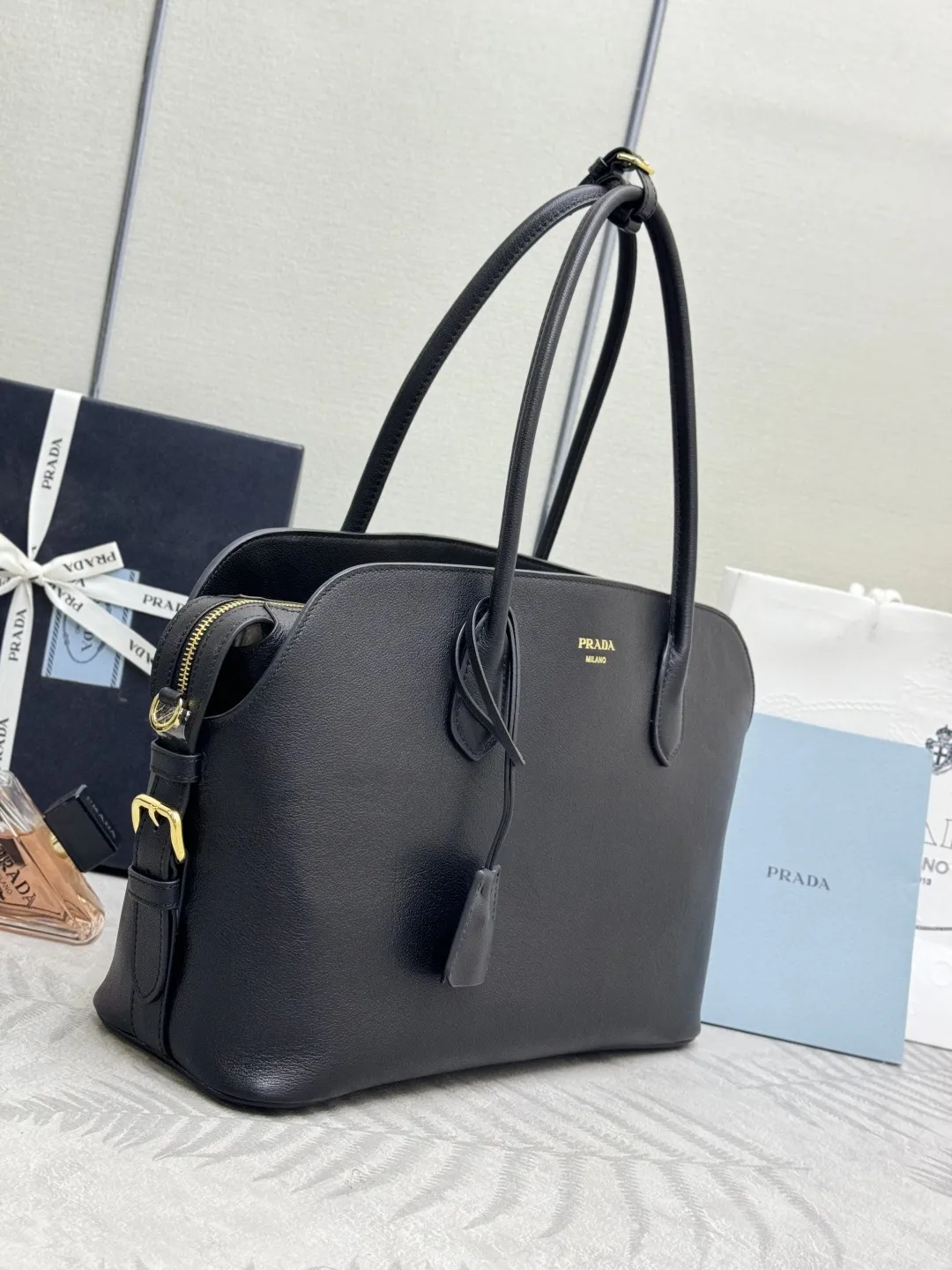 Prada 1BG600 Leather Tote Bag D115011286 — view 3