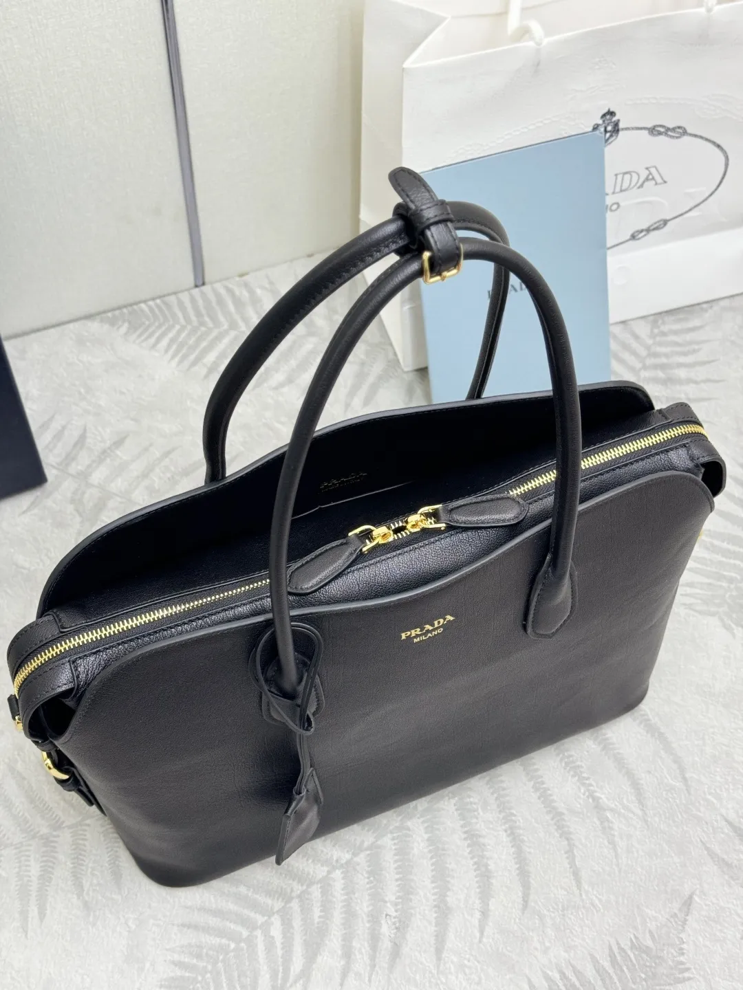 Prada 1BG600 Leather Tote Bag D115011286 — view 4