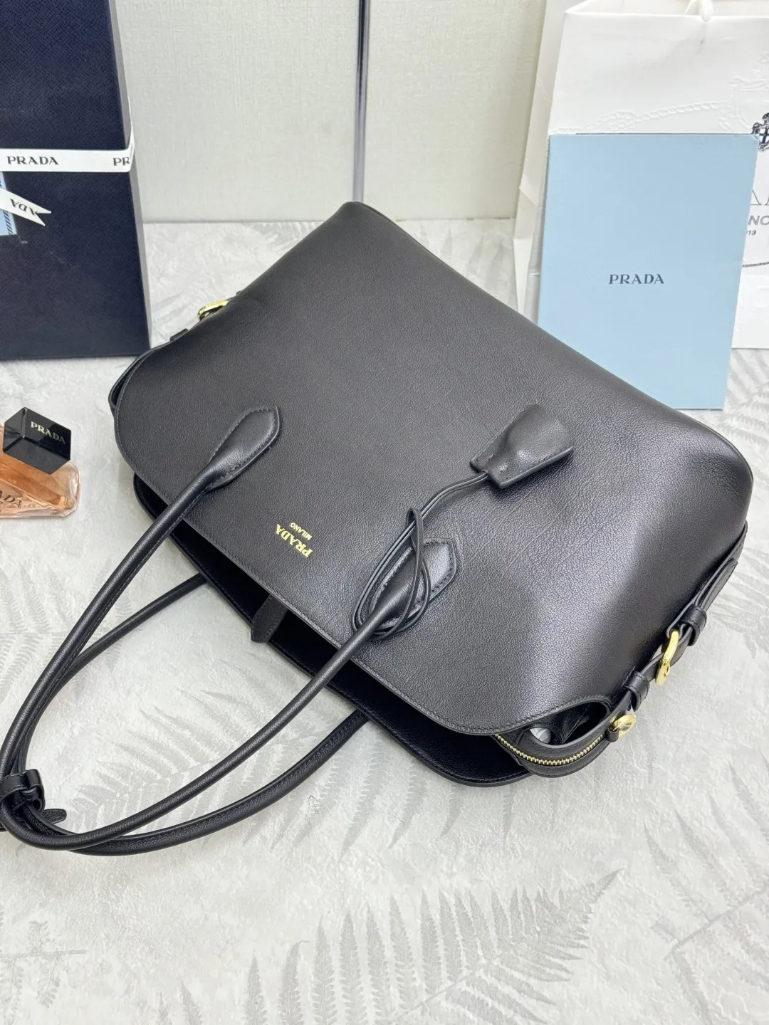 Prada 1BG600 Leather Tote Bag D115011286 — view 5