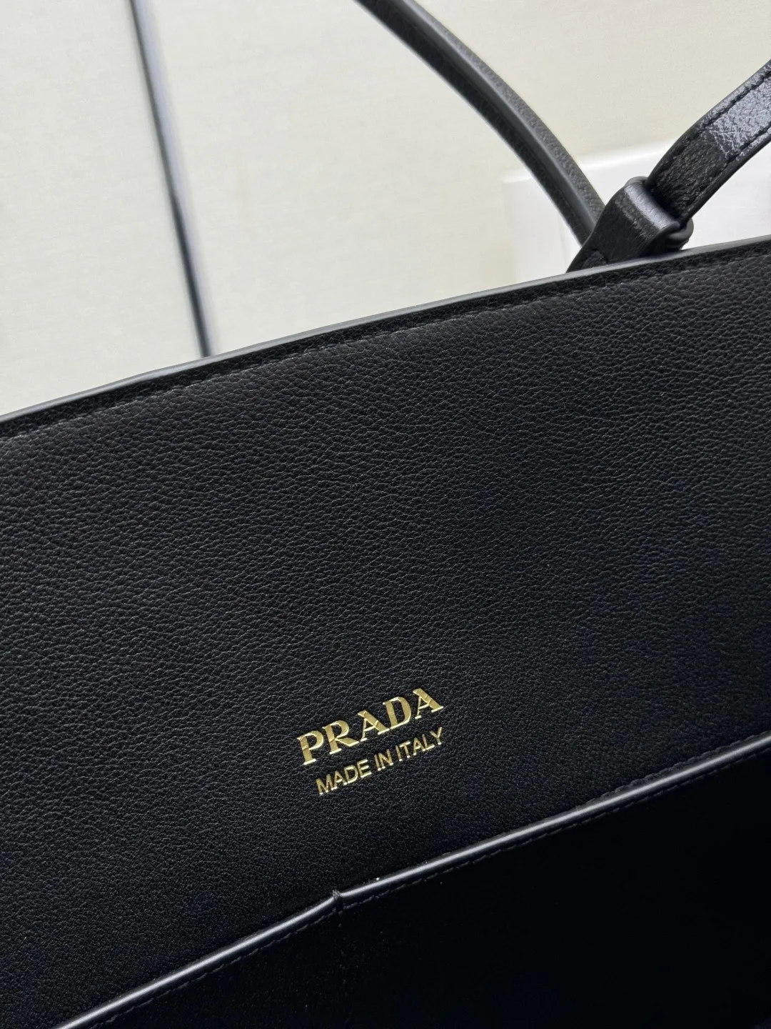 Prada 1BG600 Leather Tote Bag D115011286 — view 9