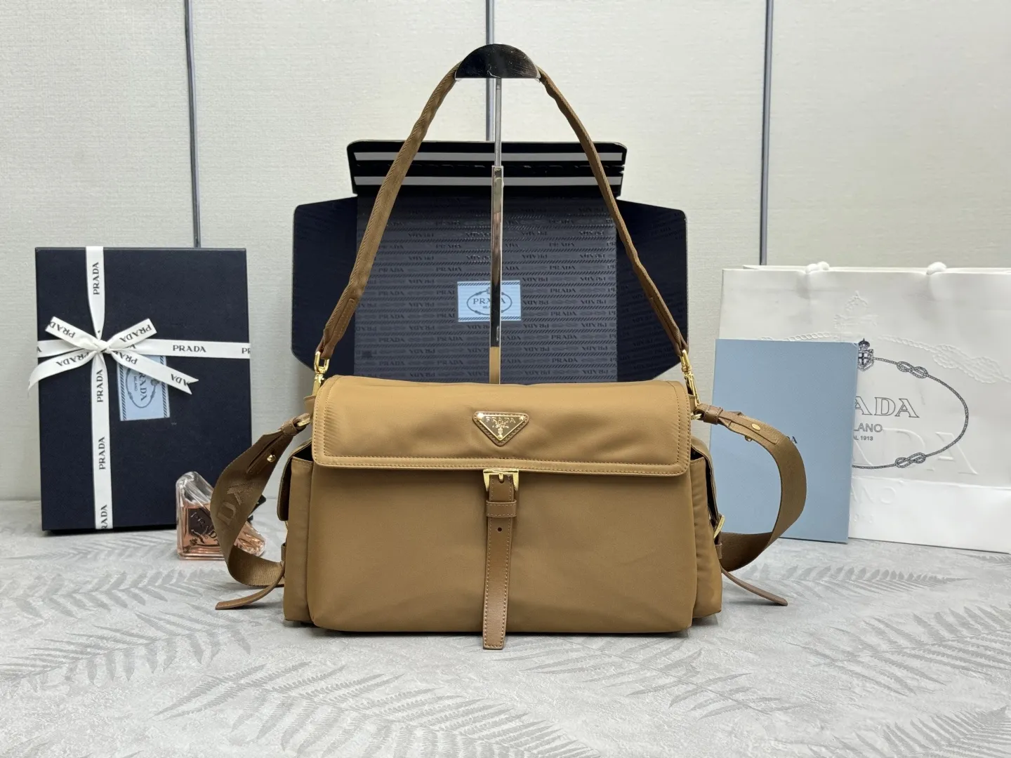 Re-Nylon Large Messenger Bag D81011288