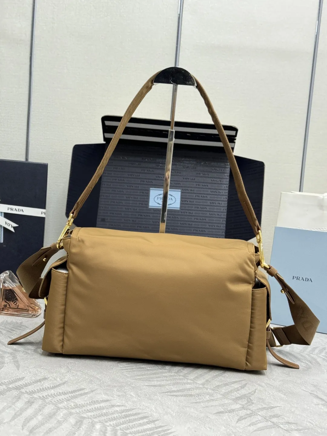 Re-Nylon Large Messenger Bag D81011288 — view 2