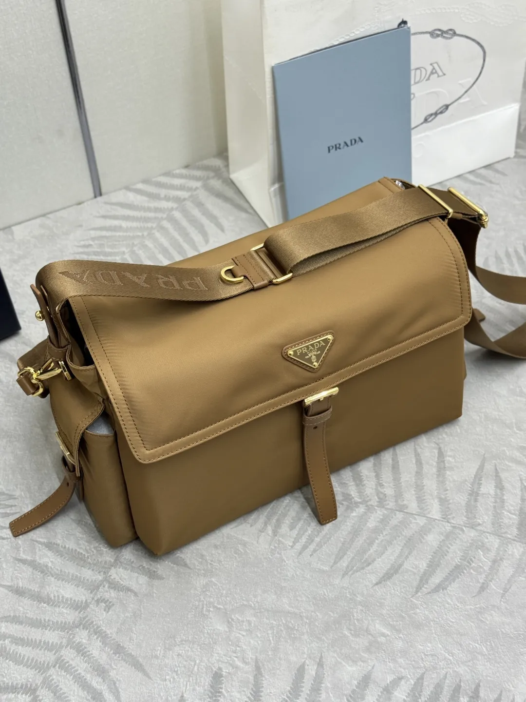 Re-Nylon Large Messenger Bag D81011288 — view 3