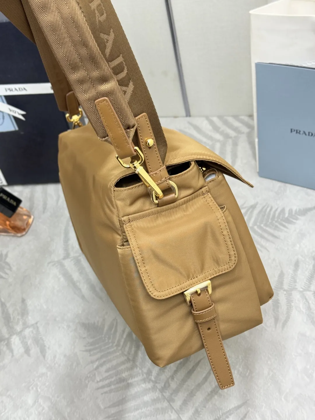 Re-Nylon Large Messenger Bag D81011288 — view 4