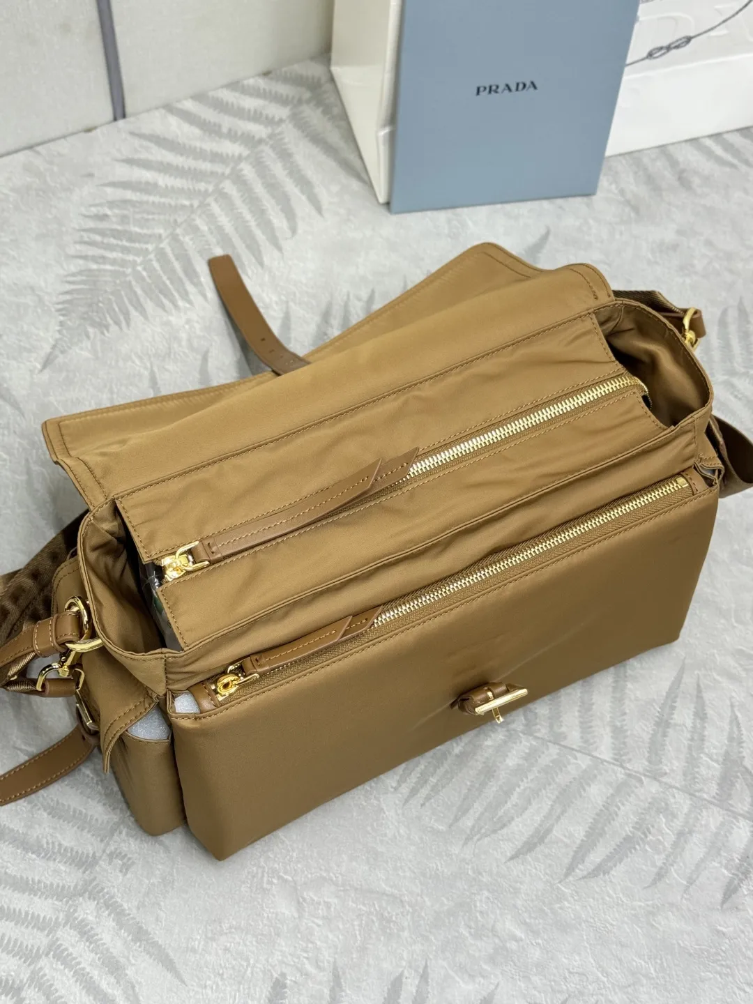 Re-Nylon Large Messenger Bag D81011288 — view 5