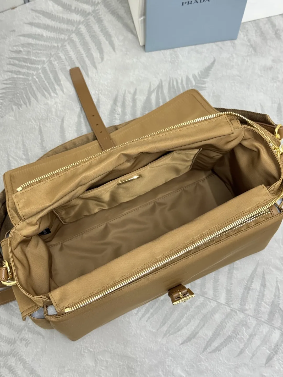Re-Nylon Large Messenger Bag D81011288 — view 7