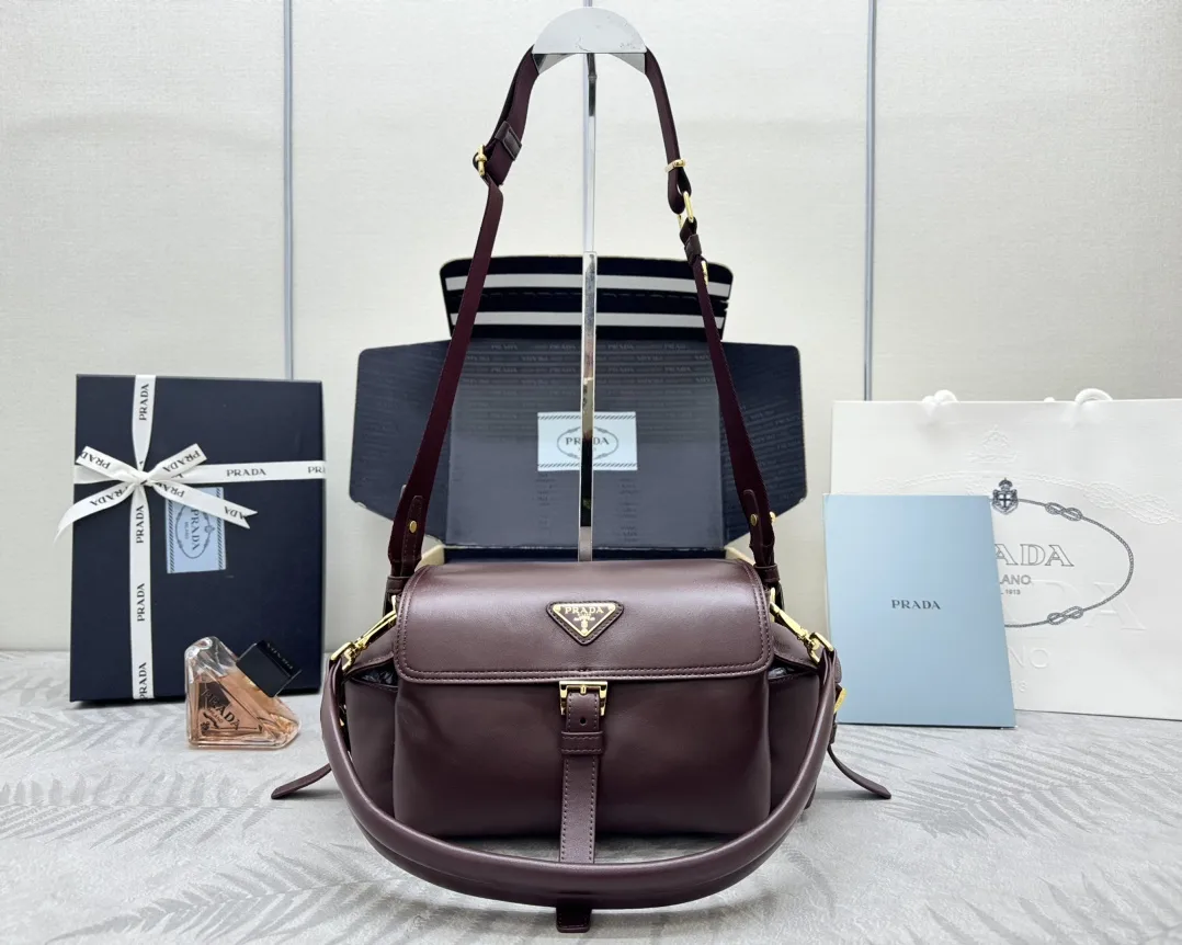 Lambskin Messenger Bag in Burgundy D99011290