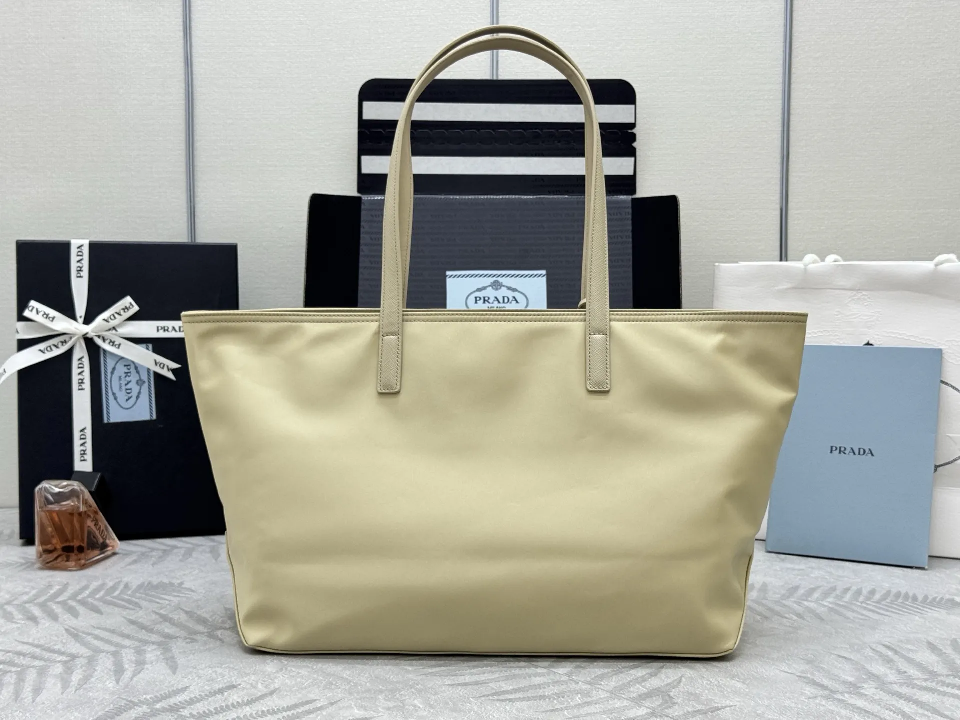 Nylon Tote Bag with Front Pocket D67011298 — view 3