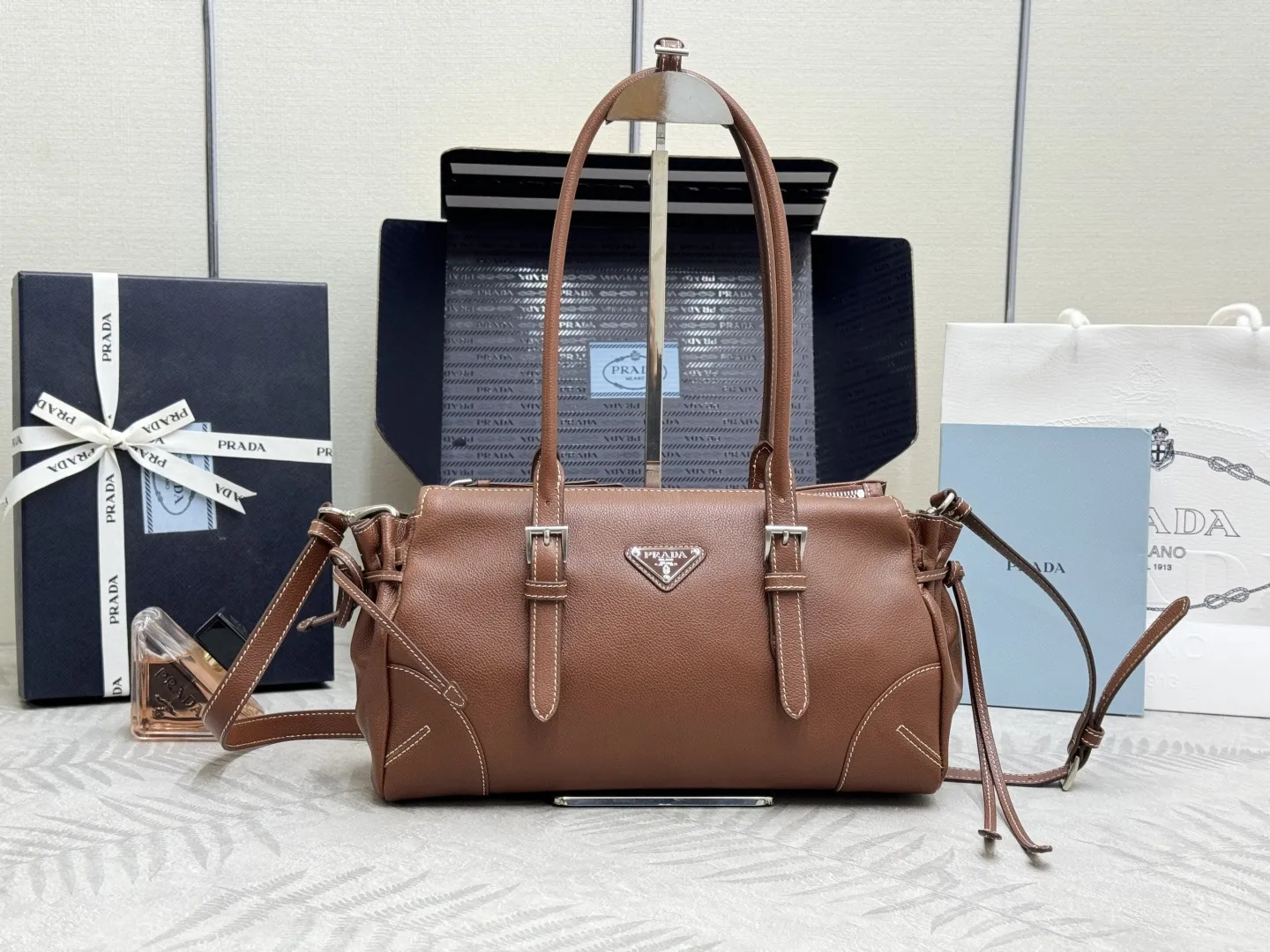 Vintage Leather Top-Handle Bag D106011024