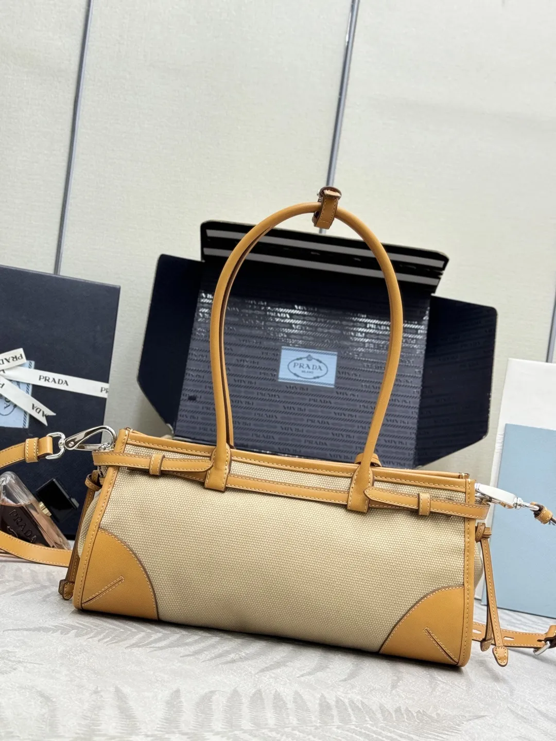 Bonnie Canvas and Leather Shoulder Bag D104011301 — view 2